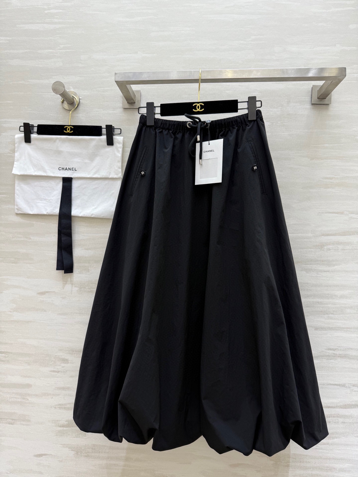 #Chane♡超级爆款 夏日时髦氛围感十足 中古花苞半裙 超级超级显瘦 遮跨的不显肚子的神裙穿不腻啊！质