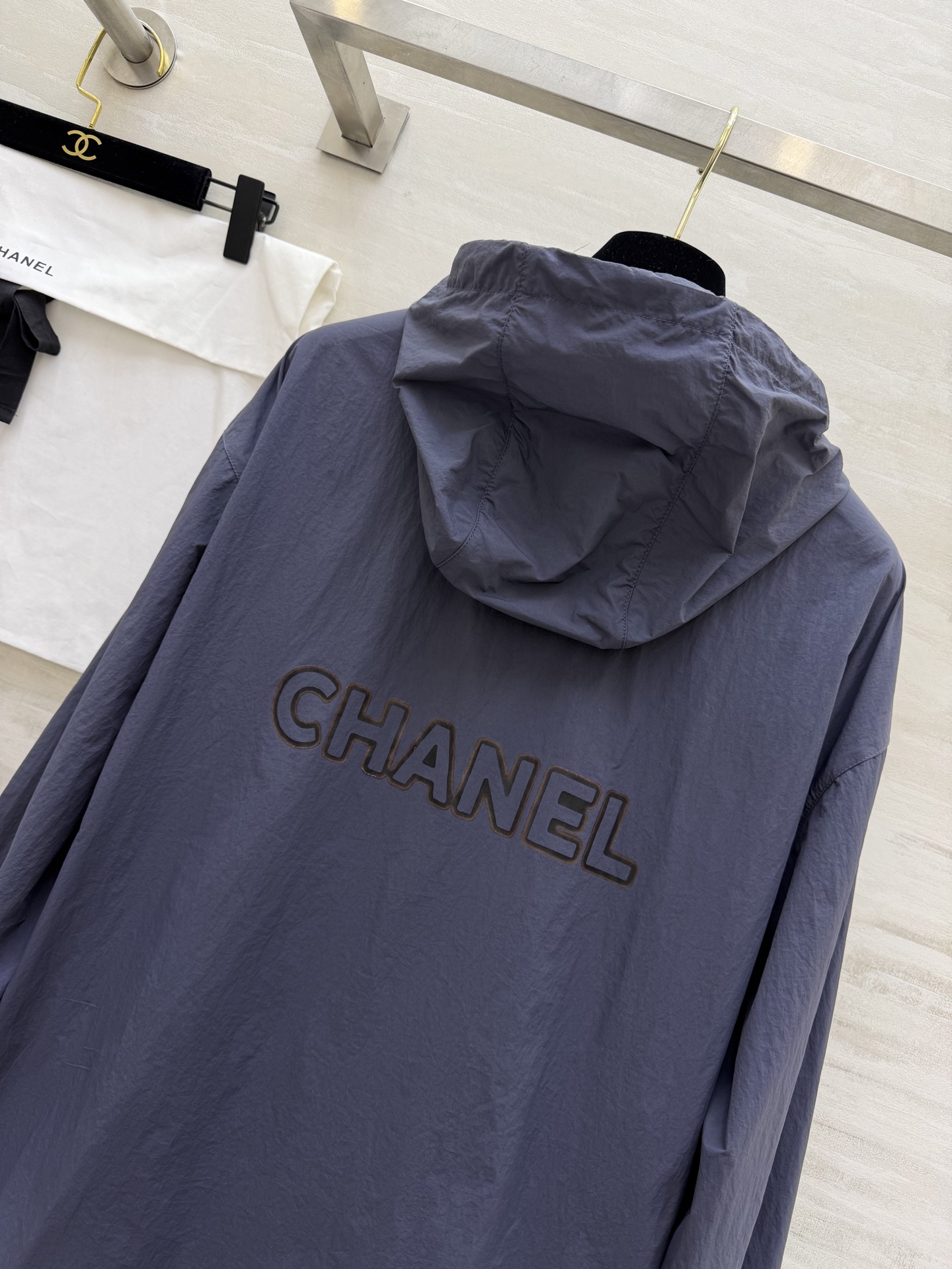 CHANE♡ 防晒连帽外套衣🌿轻薄透气面料，防晒又防风🌬标志性毛巾绣双C logo，低调显贵撞色拉链+抽