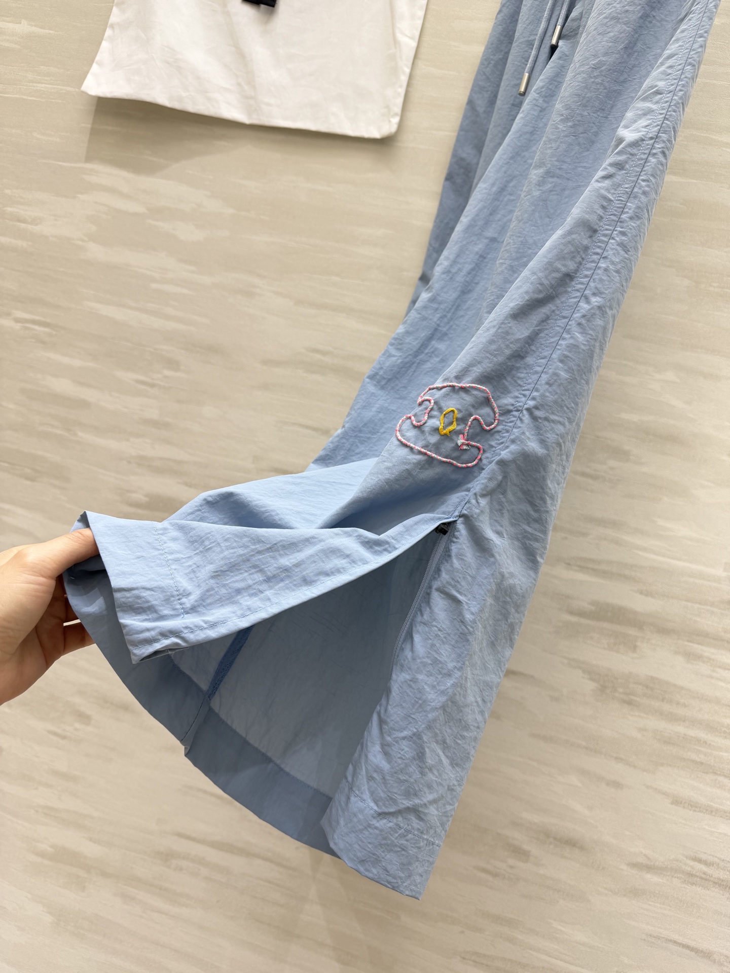 CHANE♡ 机能风阔腿裤｜春夏刚需单品💙轻量化速干面料，轻盈无负担松紧抽绳腰头，不勒肚还显腰细裤脚拉链