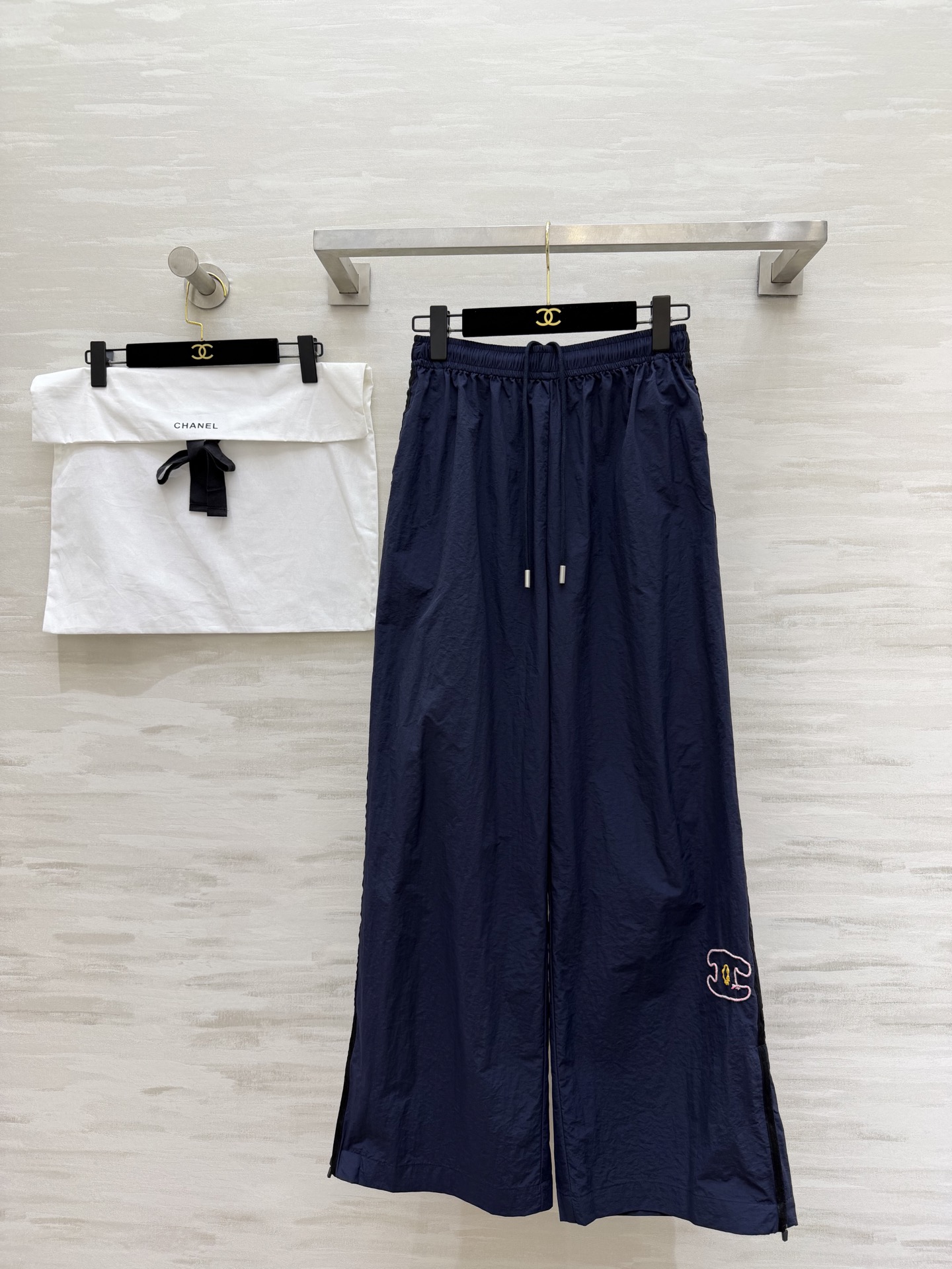 CHANE♡ 机能风阔腿裤｜春夏刚需单品💙轻量化速干面料，轻盈无负担松紧抽绳腰头，不勒肚还显腰细裤脚拉链