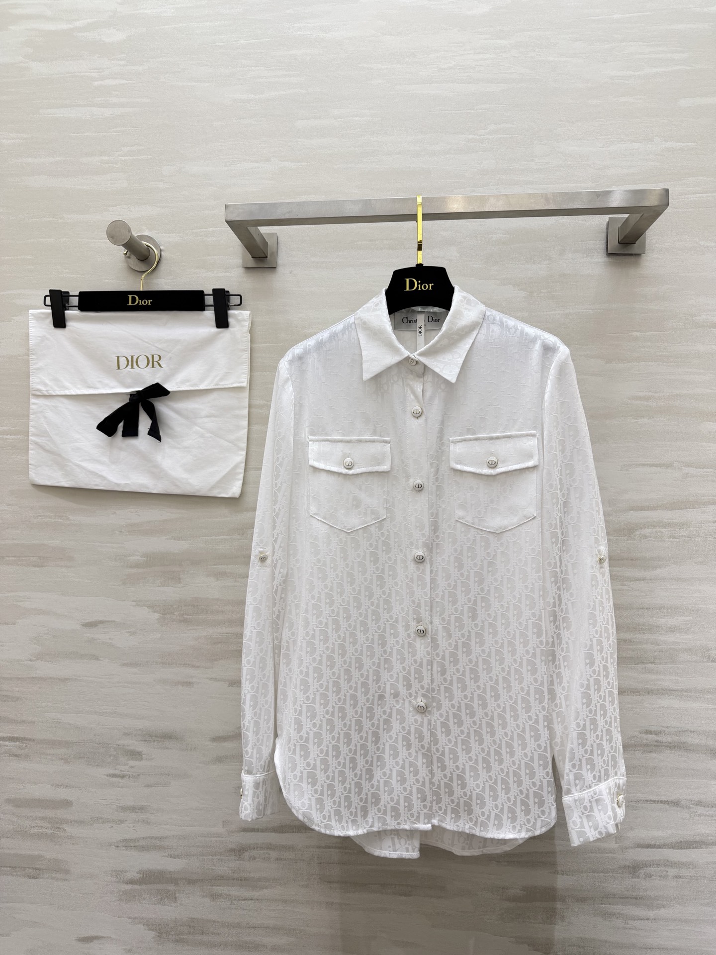 #Dio♡²⁶新款 醋酸提花老花衬衣 显贵醋酸真丝质地 上身零负担 经典老花暗纹 精致不浮夸 翻领+可调