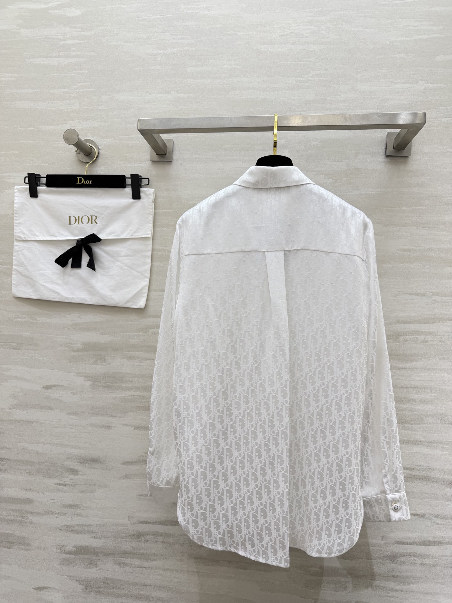 #Dio♡²⁶新款 醋酸提花老花衬衣 显贵醋酸真丝质地 上身零负担 经典老花暗纹 精致不浮夸 翻领+可调