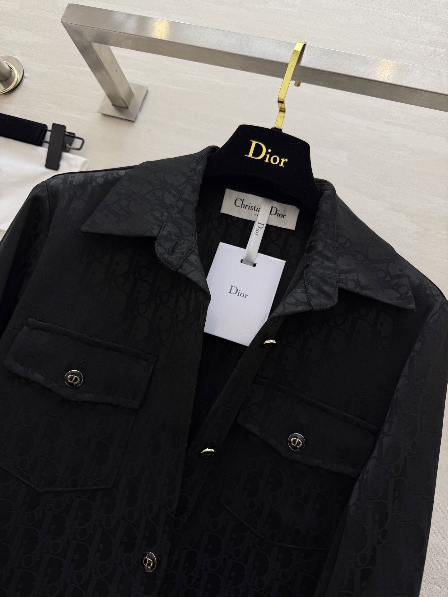 #Dio♡²⁶新款 醋酸提花老花衬衣 显贵醋酸真丝质地 上身零负担 经典老花暗纹 精致不浮夸 翻领+可调