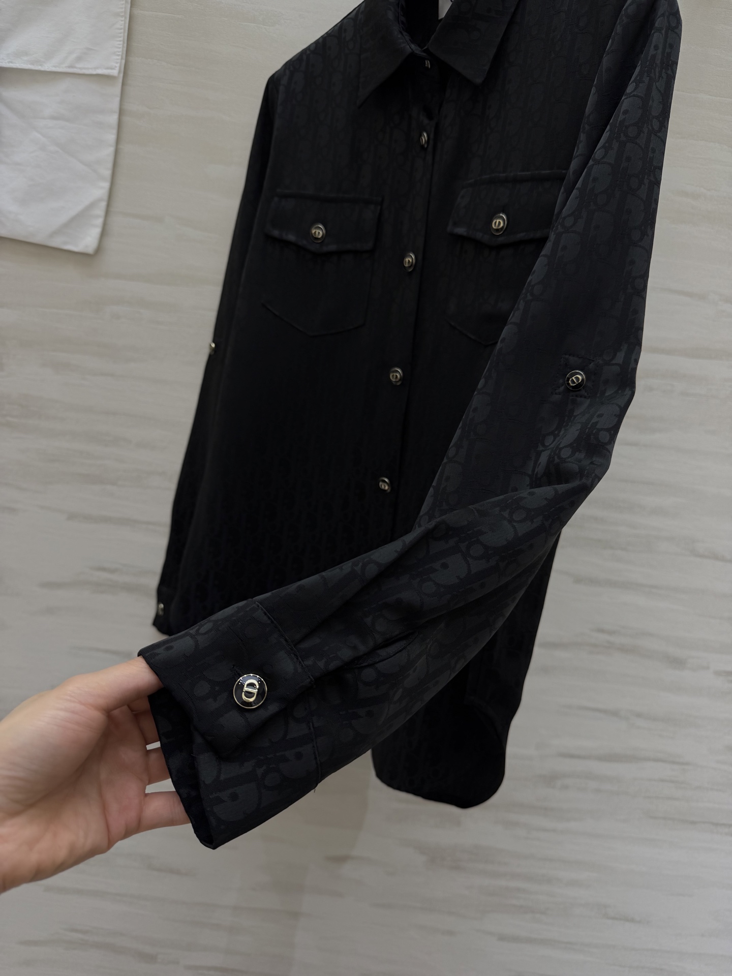 #Dio♡²⁶新款 醋酸提花老花衬衣 显贵醋酸真丝质地 上身零负担 经典老花暗纹 精致不浮夸 翻领+可调