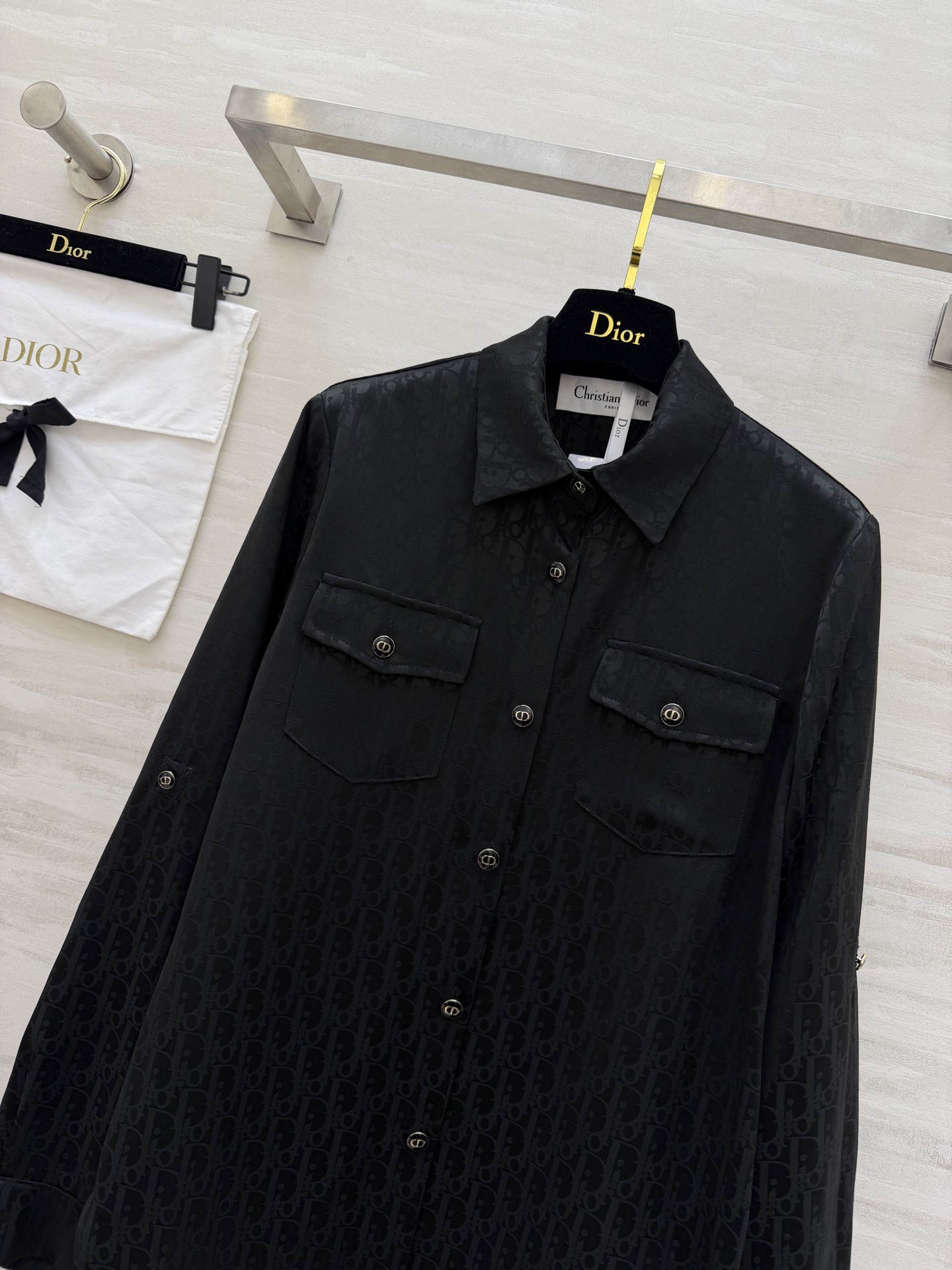 #Dio♡²⁶新款 醋酸提花老花衬衣 显贵醋酸真丝质地 上身零负担 经典老花暗纹 精致不浮夸 翻领+可调