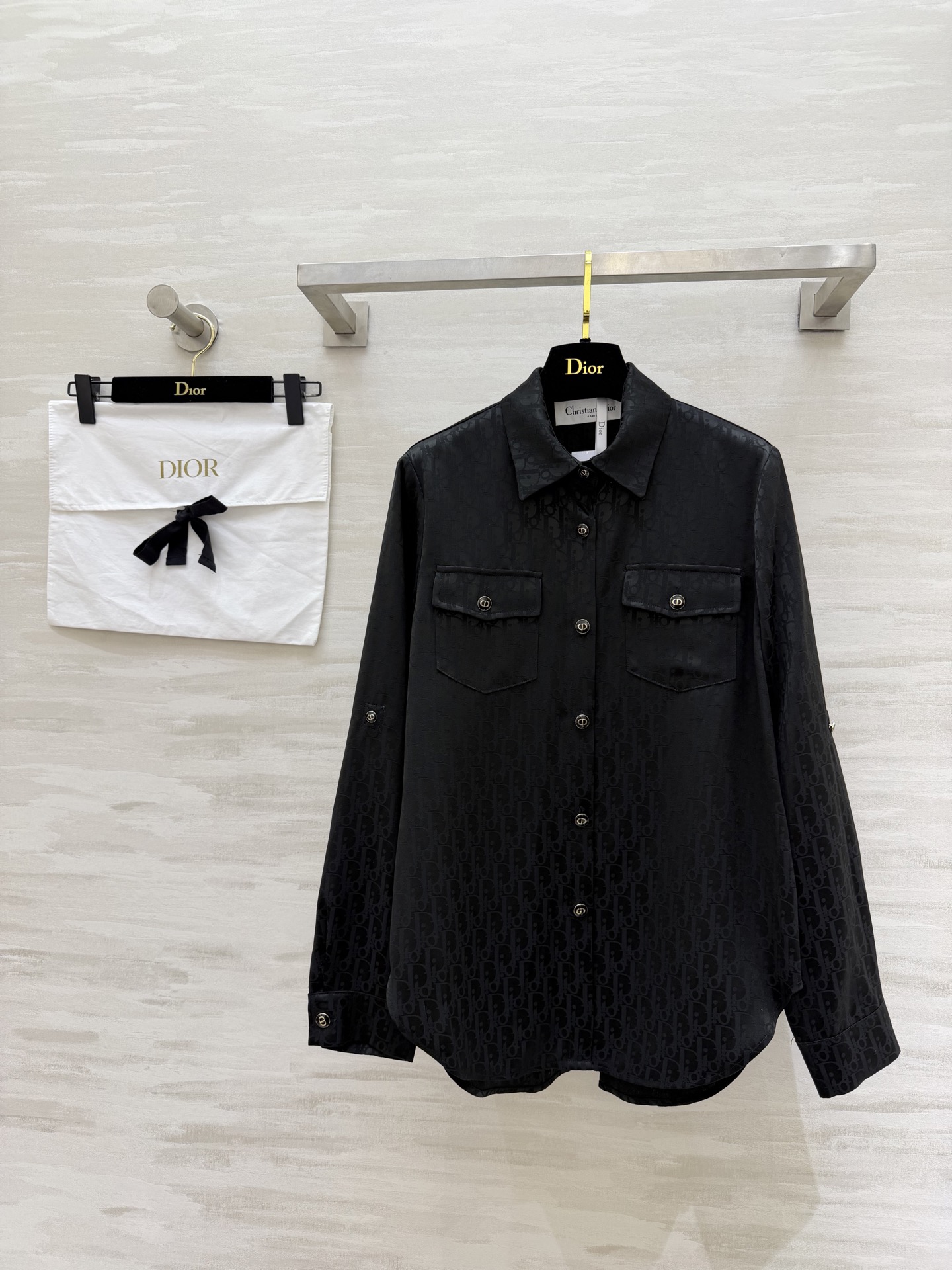 #Dio♡²⁶新款 醋酸提花老花衬衣 显贵醋酸真丝质地 上身零负担 经典老花暗纹 精致不浮夸 翻领+可调