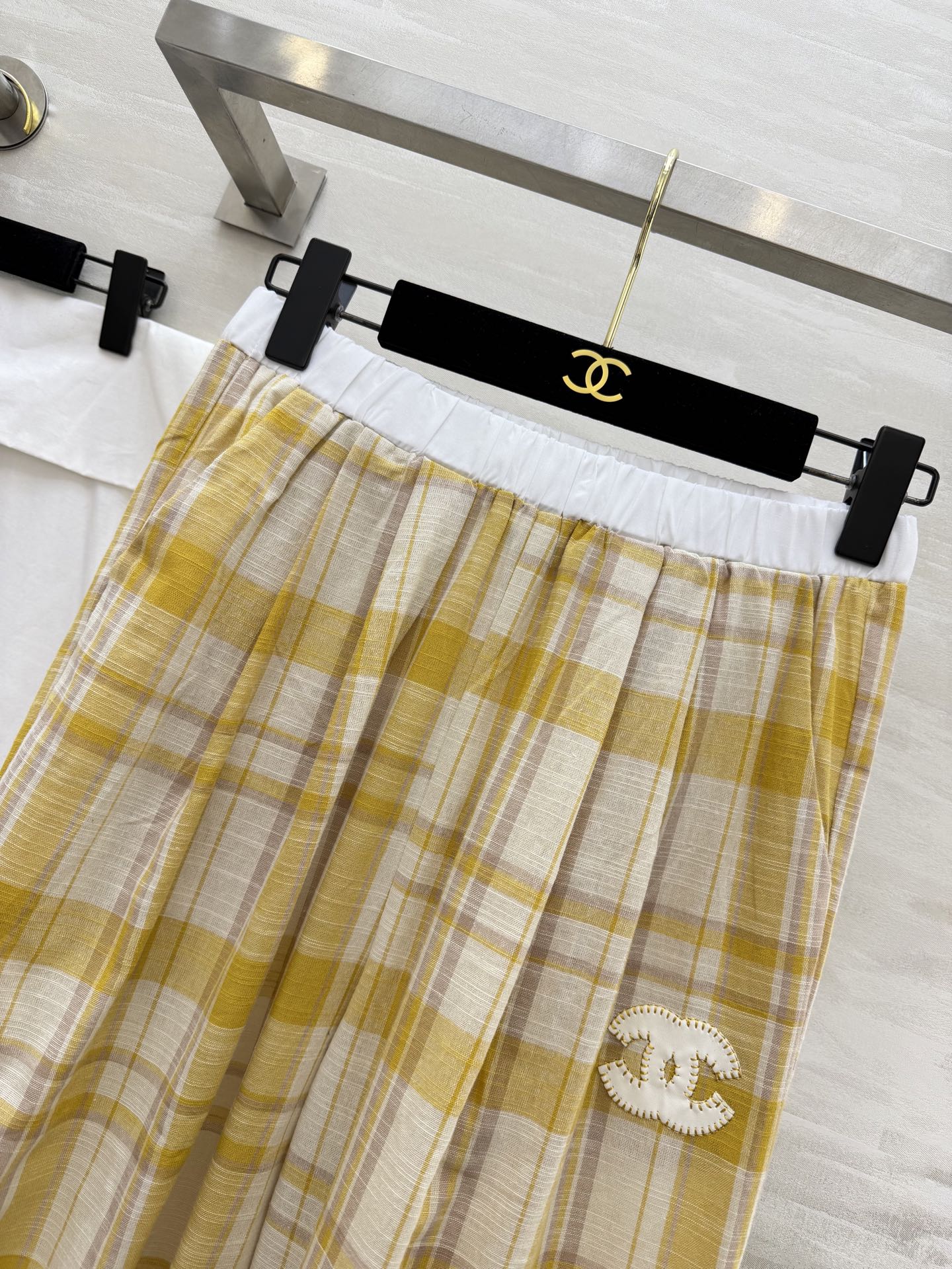 CHANE♡黄格阔腿裤｜把阳光穿在身上🌼松紧腰+格纹肌理，舒服又显腿长双C刺绣，低调显贵气亚麻质地 氛围