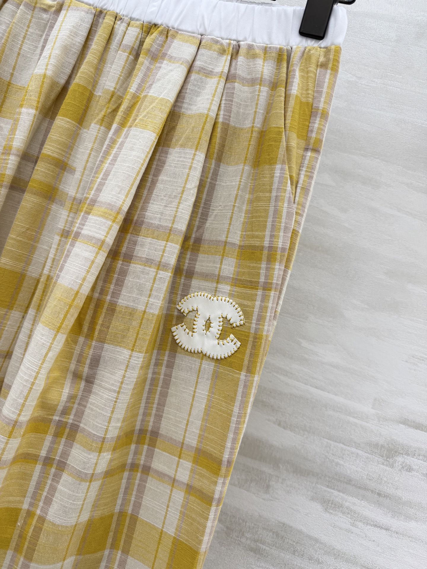 CHANE♡黄格阔腿裤｜把阳光穿在身上🌼松紧腰+格纹肌理，舒服又显腿长双C刺绣，低调显贵气亚麻质地 氛围