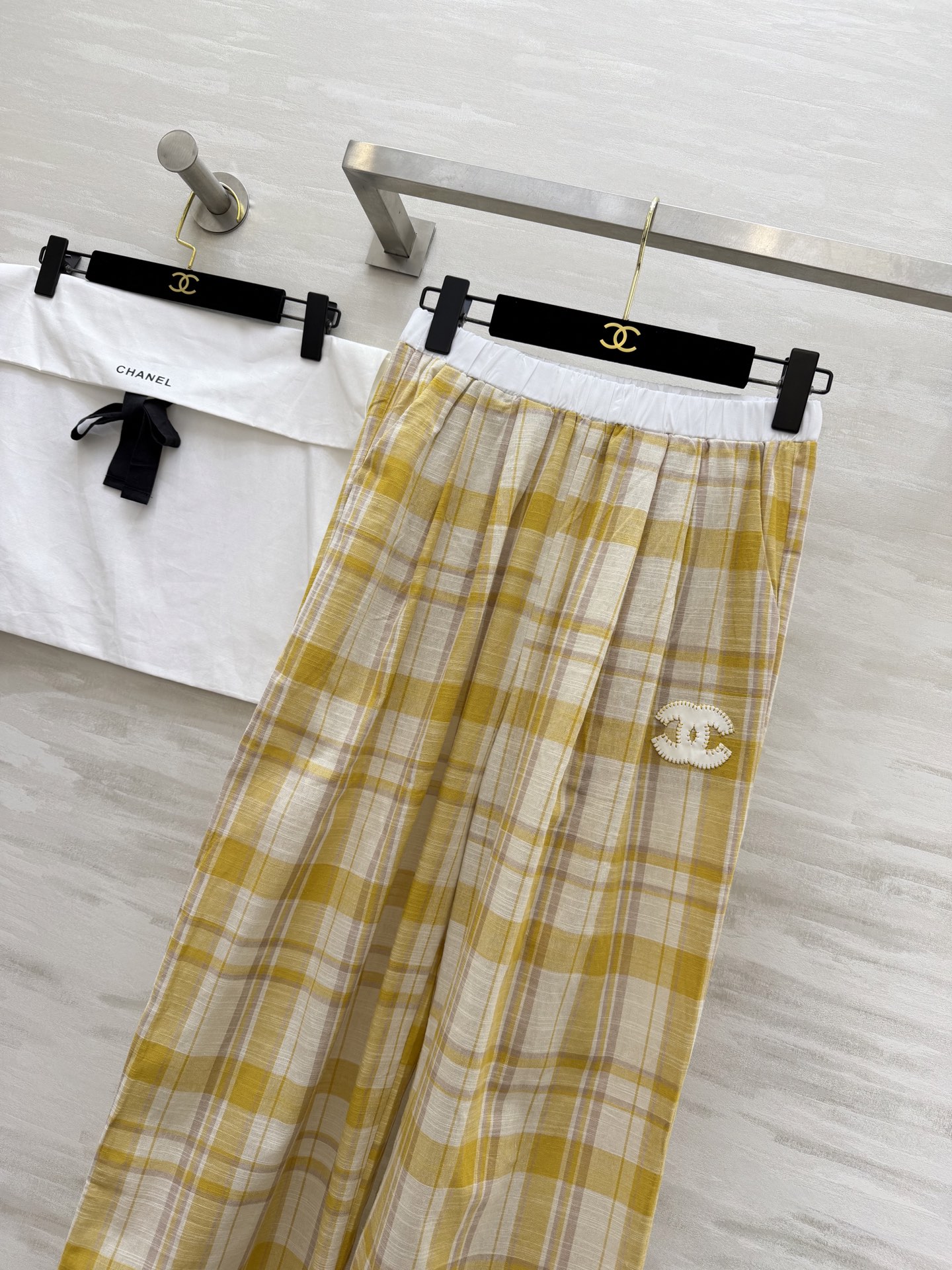 CHANE♡黄格阔腿裤｜把阳光穿在身上🌼松紧腰+格纹肌理，舒服又显腿长双C刺绣，低调显贵气亚麻质地 氛围