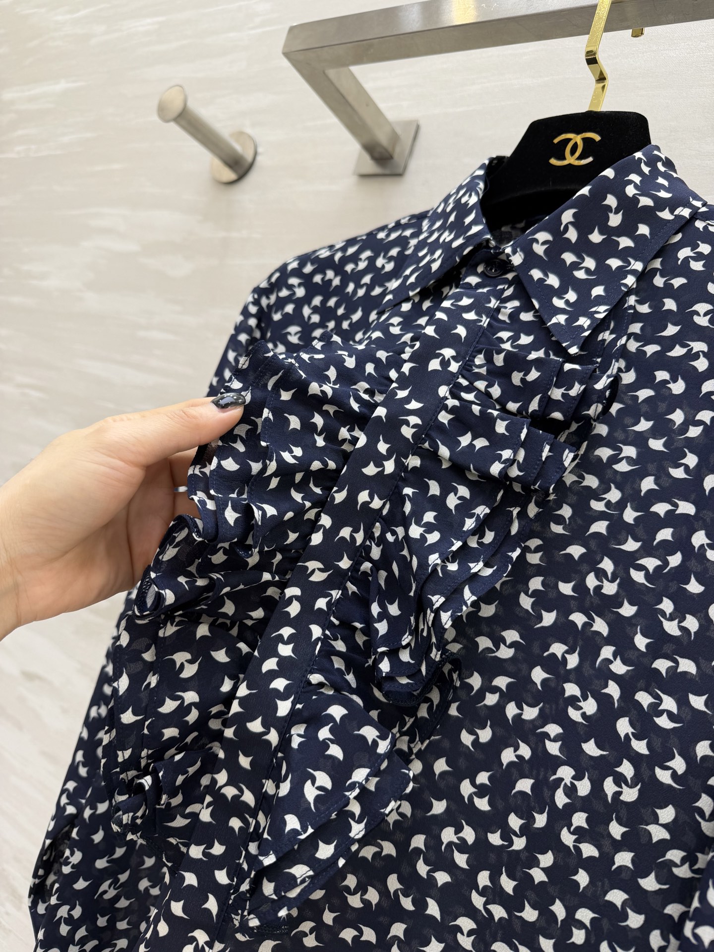 #Ralph Lauren²⁶ss紫标系列 藏青底真丝碎花衬衣 荷叶边真丝把浪漫刻进骨子里 前襟褶皱荷叶