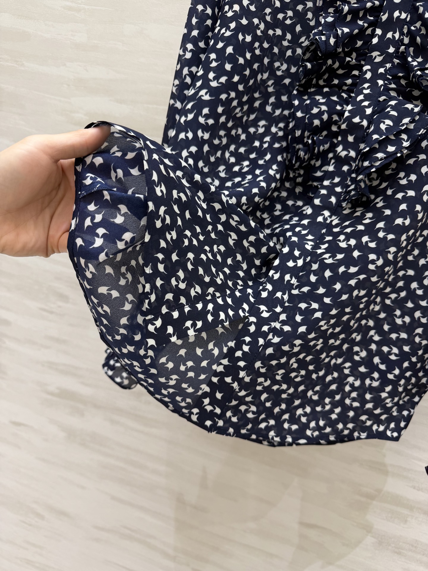 #Ralph Lauren²⁶ss紫标系列 藏青底真丝碎花衬衣 荷叶边真丝把浪漫刻进骨子里 前襟褶皱荷叶