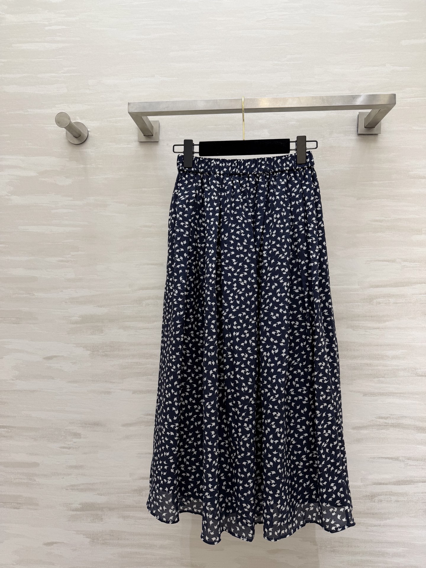 #Ralph Lauren²⁶ss紫标系列 藏青底真丝碎花半裙 碎花真丝把浪漫刻进骨子里 温柔又灵动 自