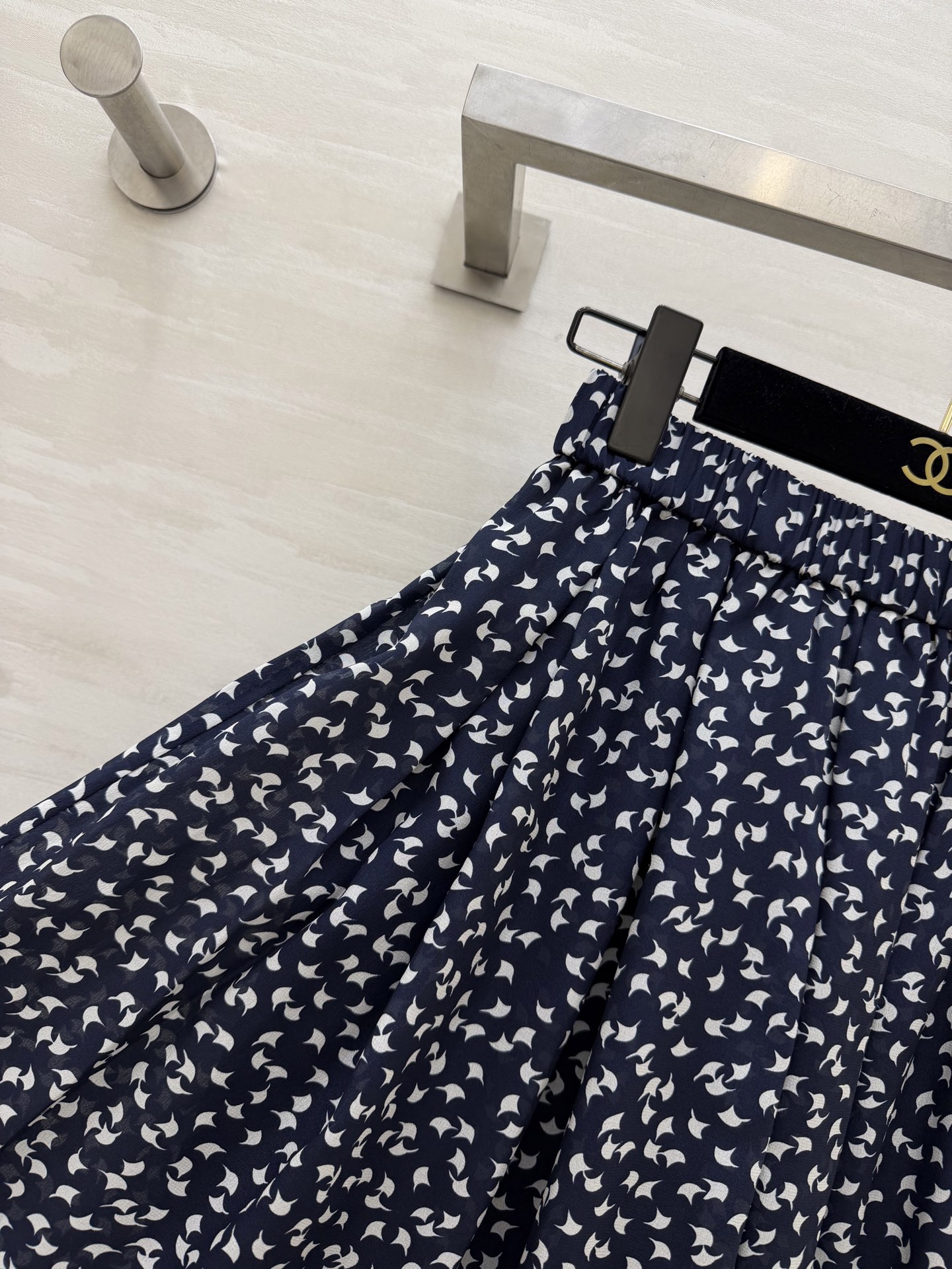 #Ralph Lauren²⁶ss紫标系列 藏青底真丝碎花半裙 碎花真丝把浪漫刻进骨子里 温柔又灵动 自