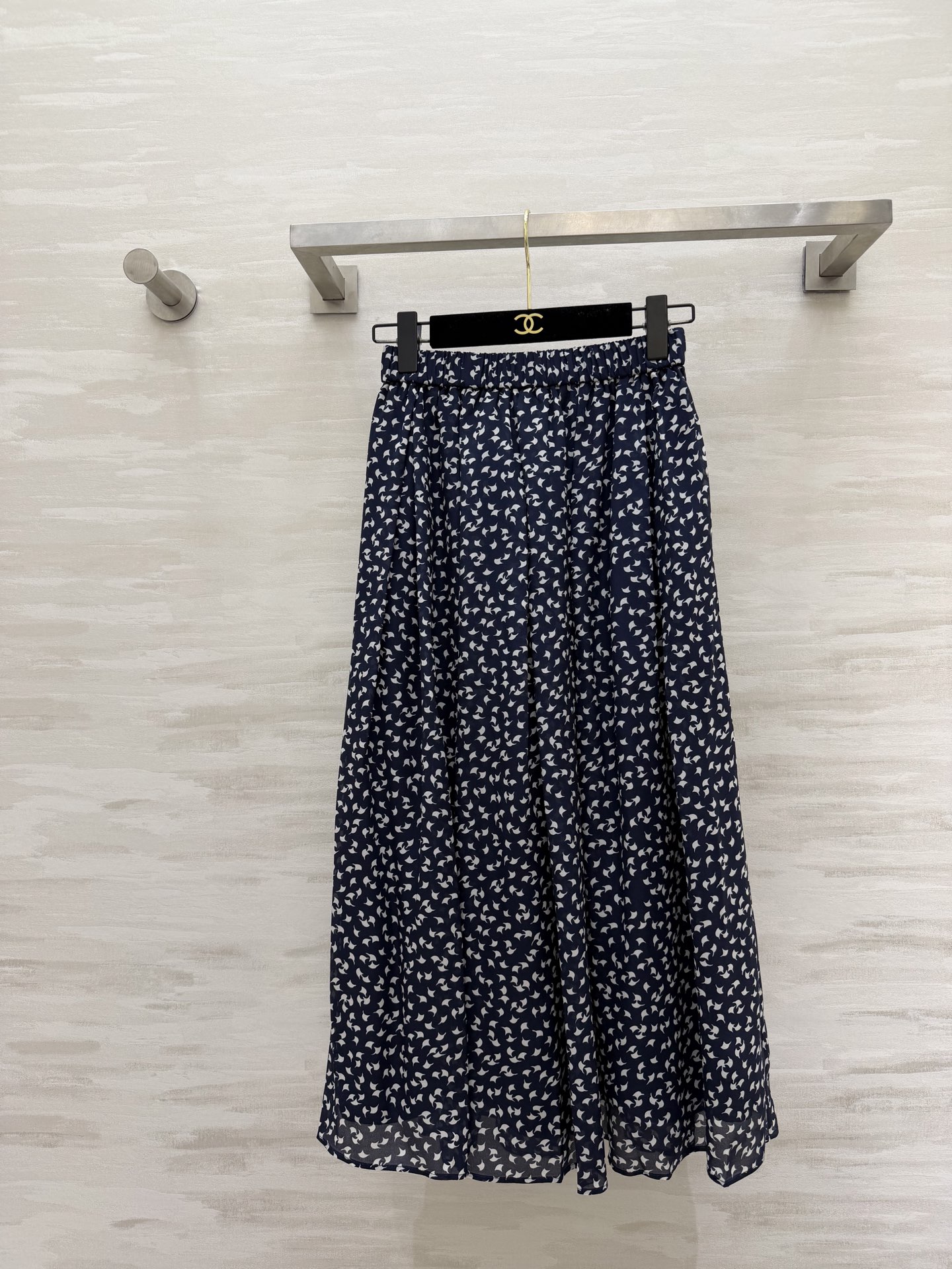 #Ralph Lauren²⁶ss紫标系列 藏青底真丝碎花半裙 碎花真丝把浪漫刻进骨子里 温柔又灵动 自