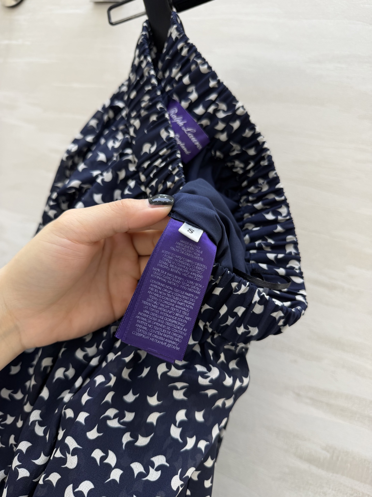 #Ralph Lauren²⁶ss紫标系列 藏青底真丝碎花半裙 碎花真丝把浪漫刻进骨子里 温柔又灵动 自