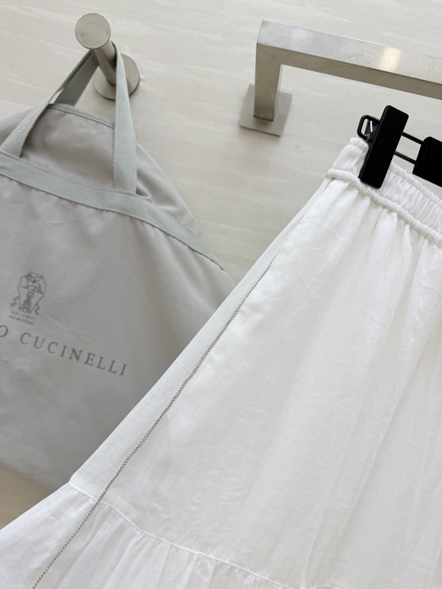 Brunello Cucinelli ²⁶苎麻半裙🤍把意式松弛感穿在身上轻薄苎麻面料，透气又有筋骨蕾丝+