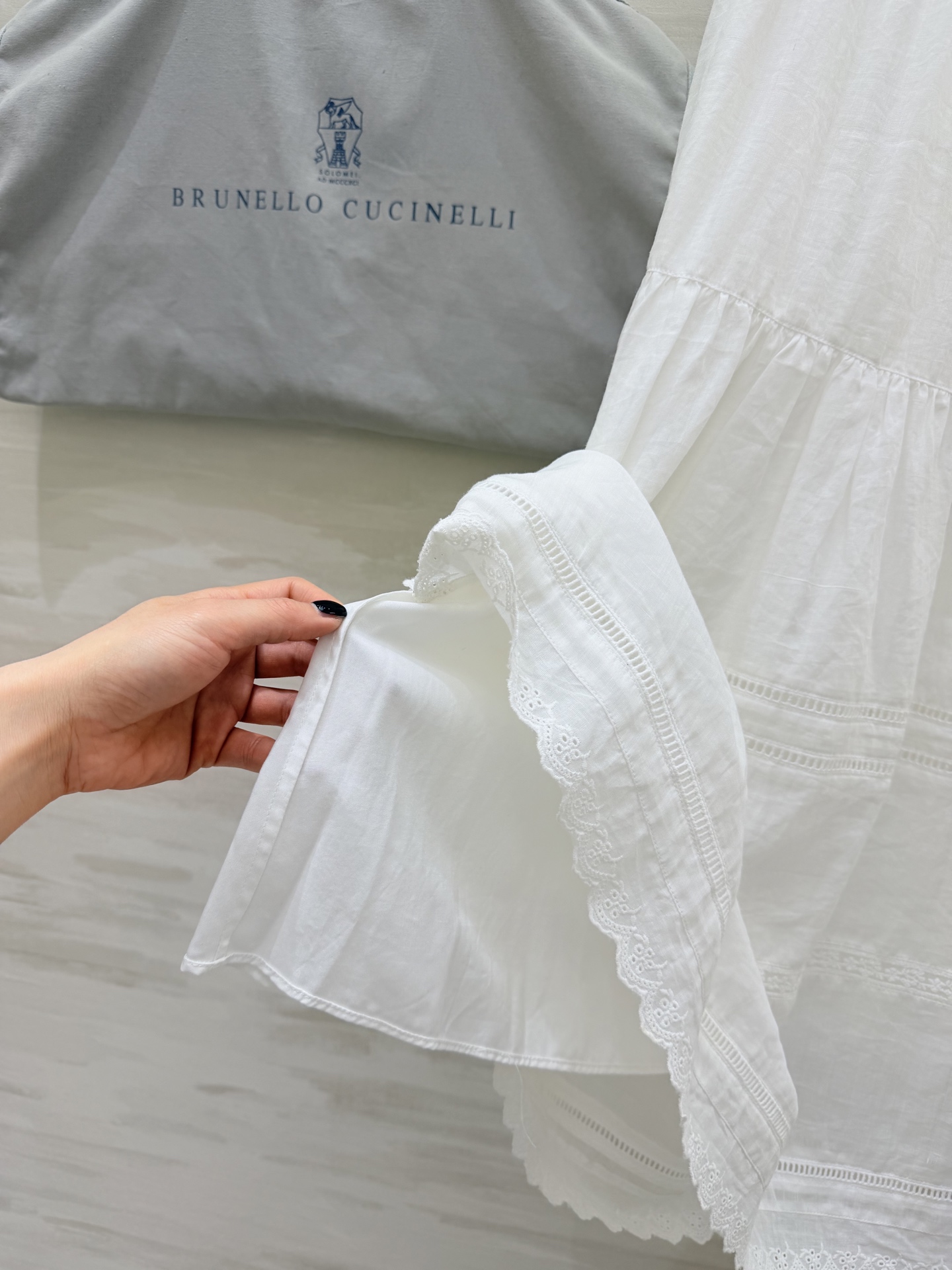 Brunello Cucinelli ²⁶苎麻半裙🤍把意式松弛感穿在身上轻薄苎麻面料，透气又有筋骨蕾丝+
