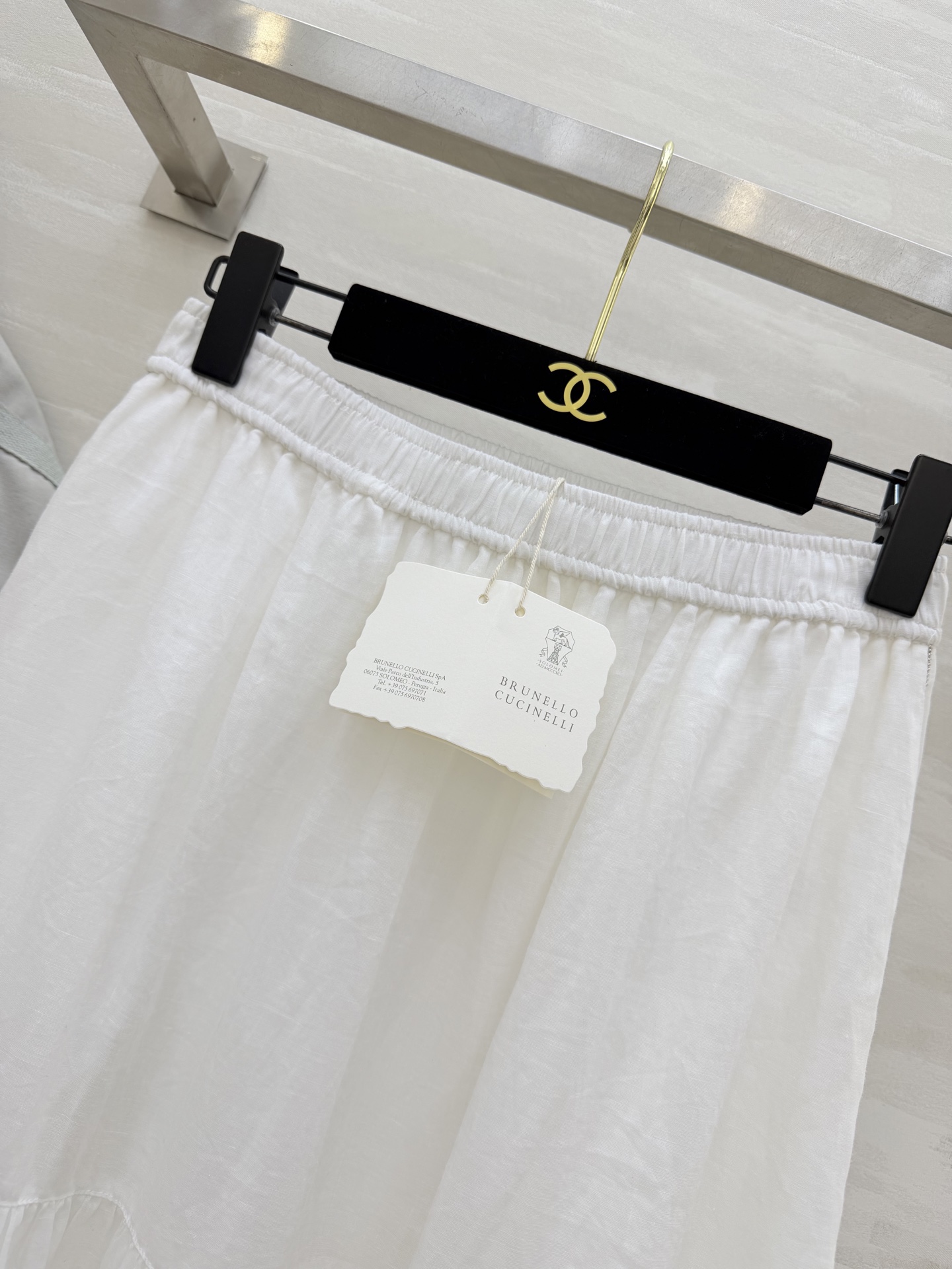 Brunello Cucinelli ²⁶苎麻半裙🤍把意式松弛感穿在身上轻薄苎麻面料，透气又有筋骨蕾丝+