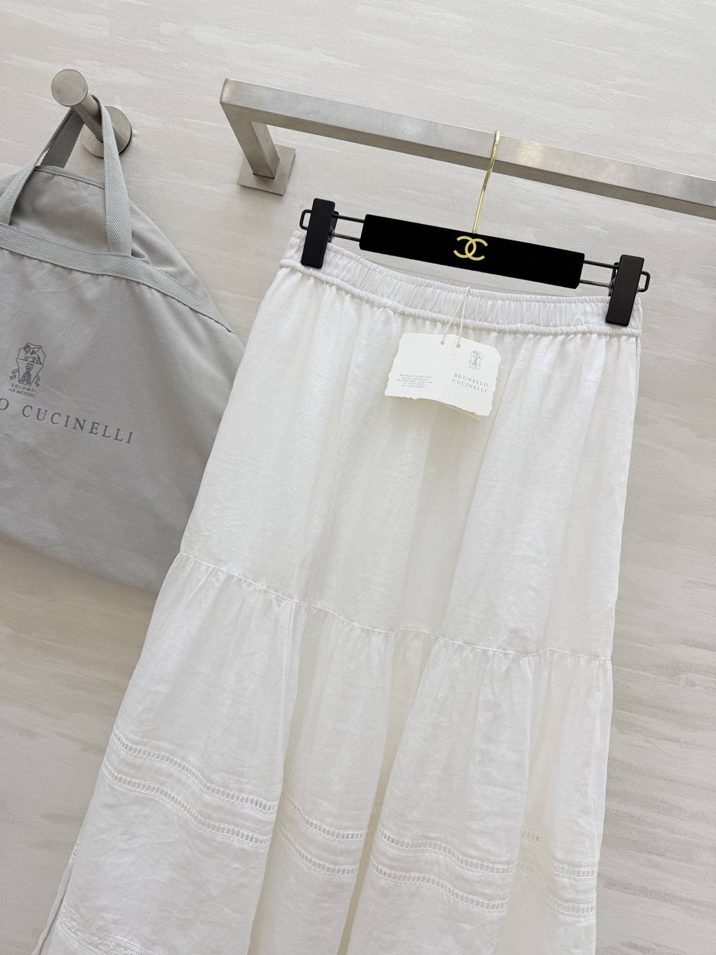 Brunello Cucinelli ²⁶苎麻半裙🤍把意式松弛感穿在身上轻薄苎麻面料，透气又有筋骨蕾丝+