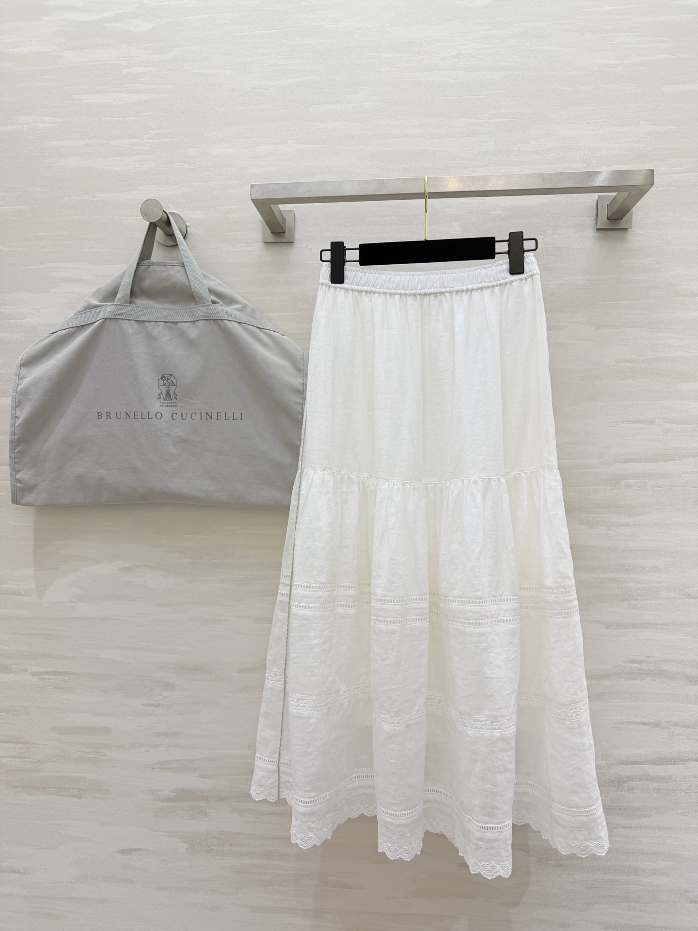 Brunello Cucinelli ²⁶苎麻半裙🤍把意式松弛感穿在身上轻薄苎麻面料，透气又有筋骨蕾丝+