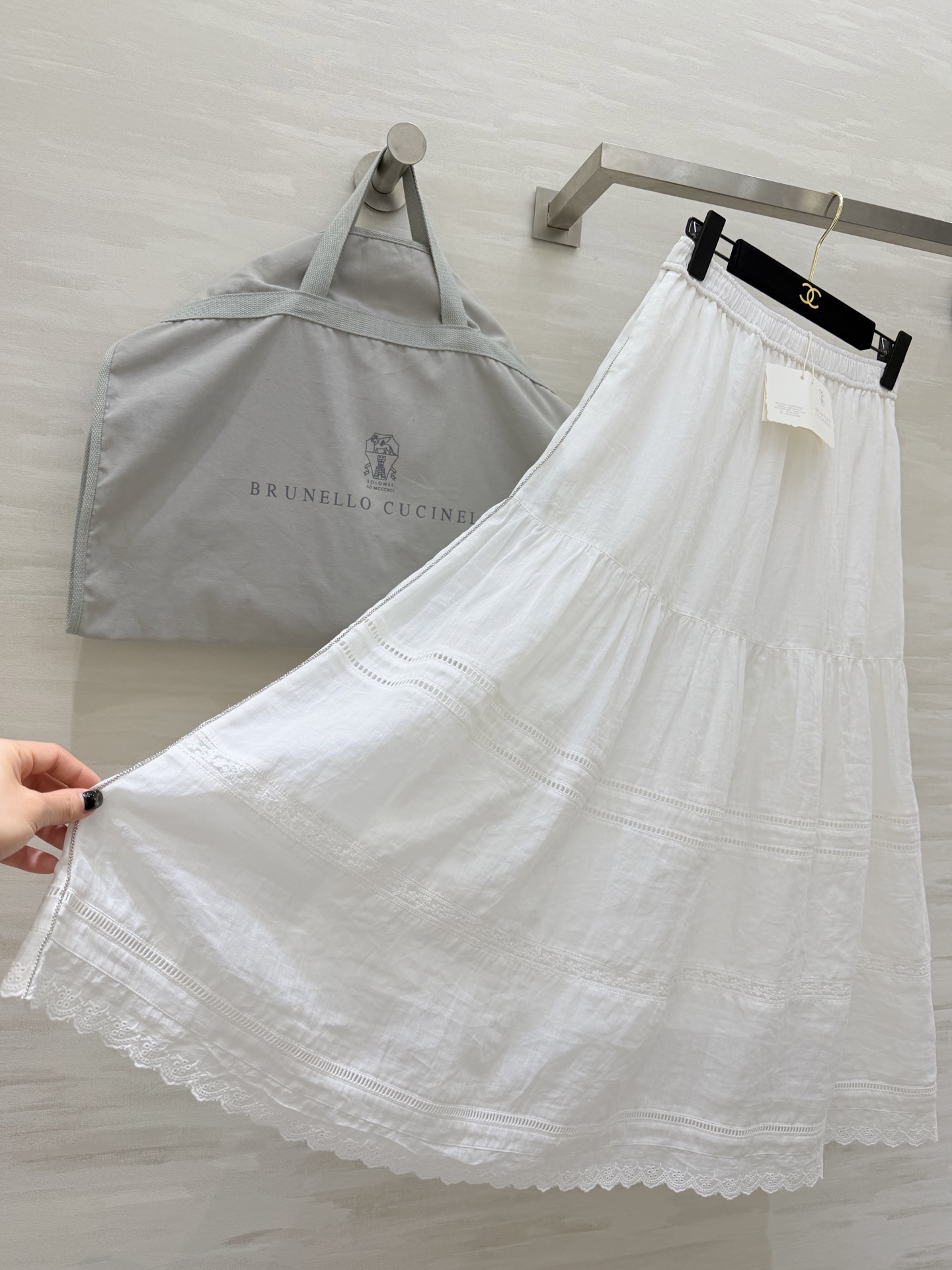 Brunello Cucinelli ²⁶苎麻半裙🤍把意式松弛感穿在身上轻薄苎麻面料，透气又有筋骨蕾丝+