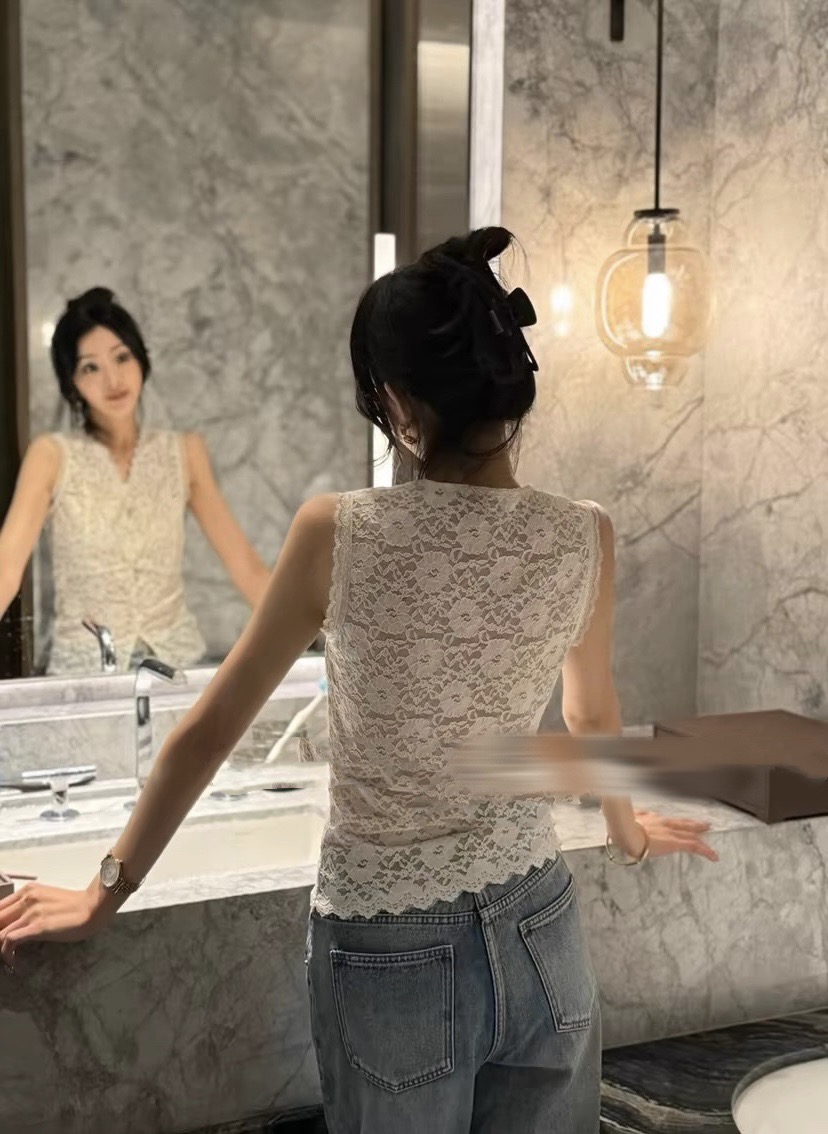#Chane♡超级爆款 蕾丝背心 定制高弹蕾丝刺绣🪡手感柔软舒适 从内而外的精致感 v领完美修饰脖颈部线