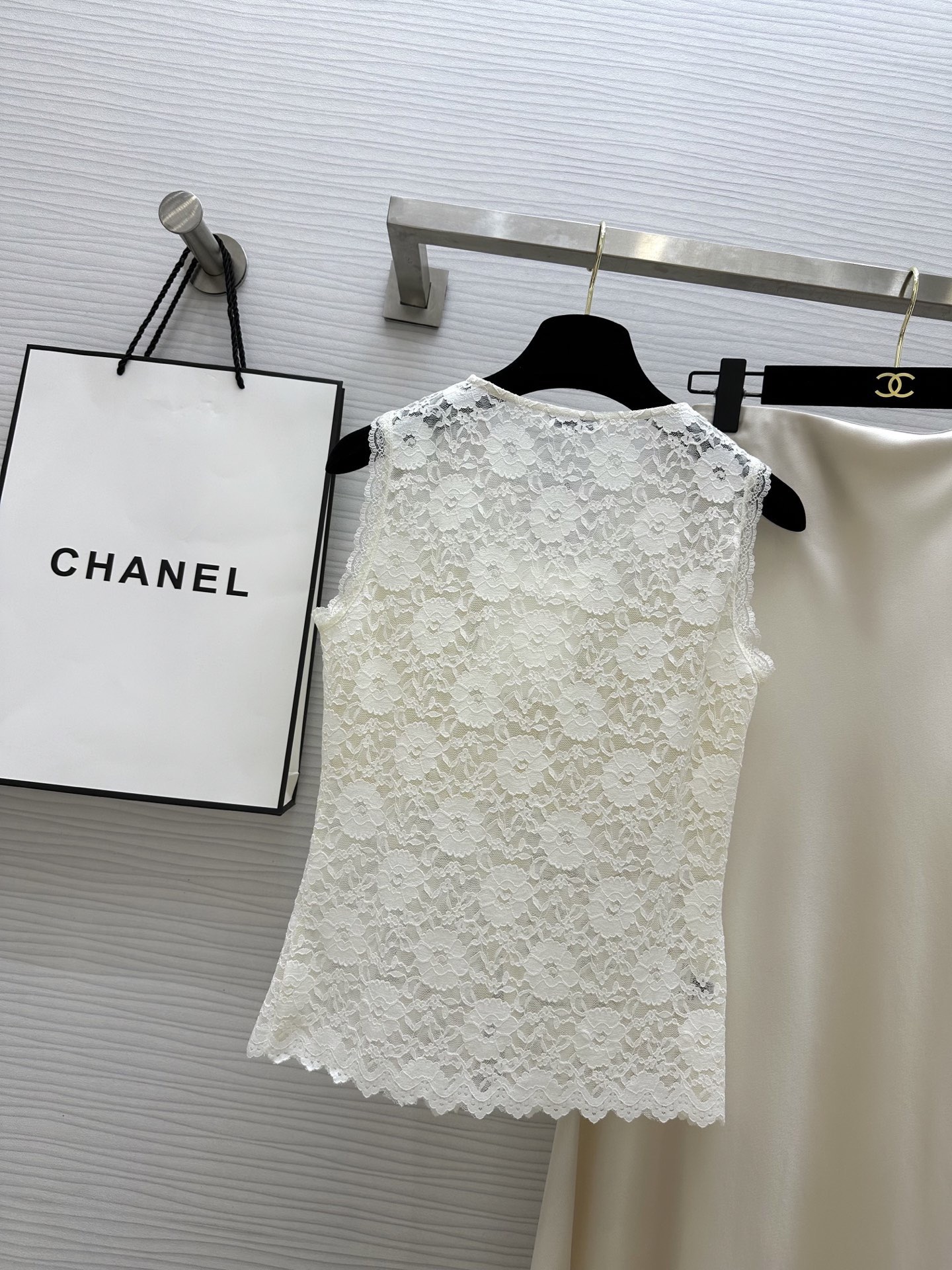 #Chane♡超级爆款 蕾丝背心 定制高弹蕾丝刺绣🪡手感柔软舒适 从内而外的精致感 v领完美修饰脖颈部线