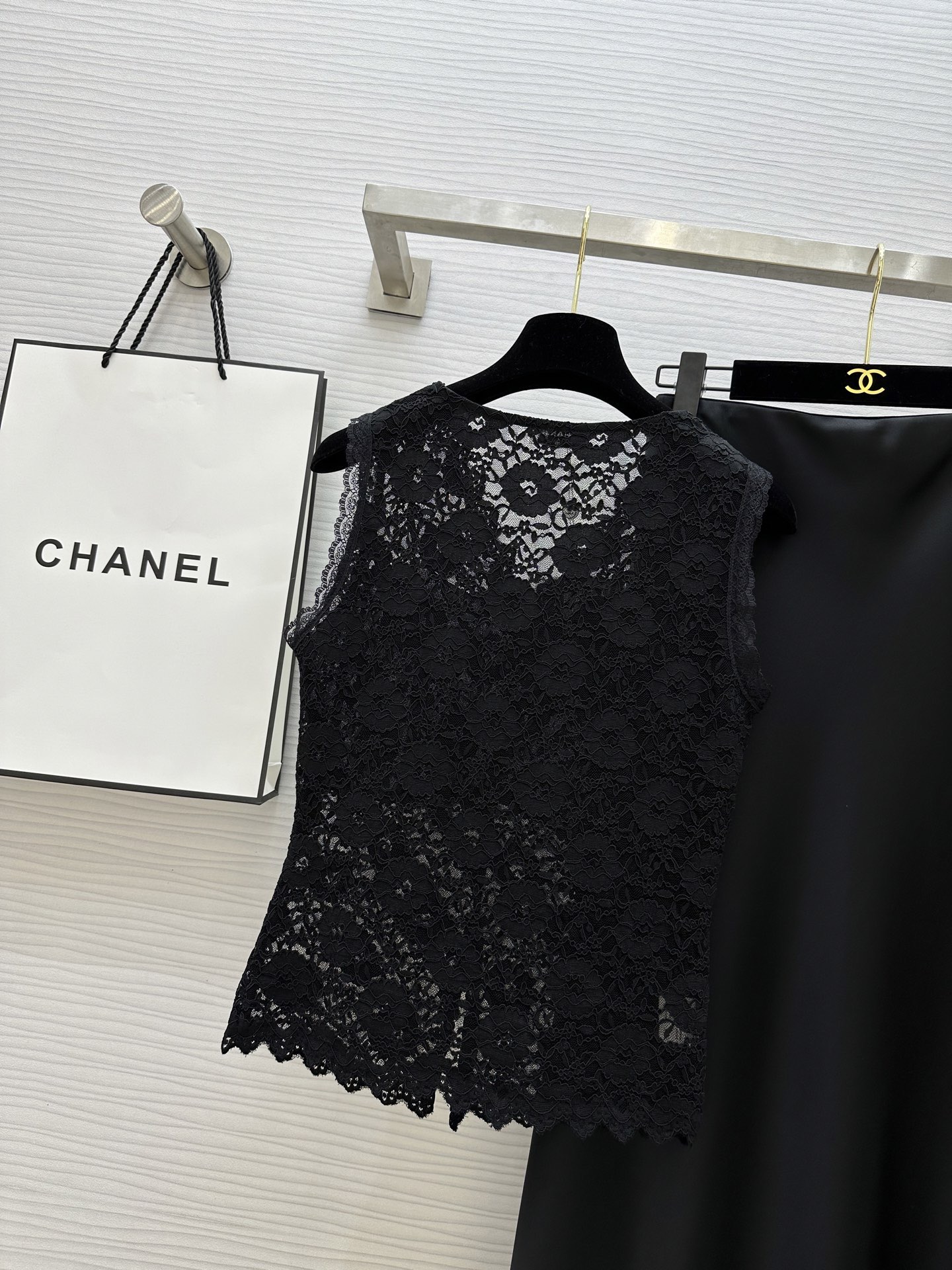 #Chane♡超级爆款 蕾丝背心 定制高弹蕾丝刺绣🪡手感柔软舒适 从内而外的精致感 v领完美修饰脖颈部线