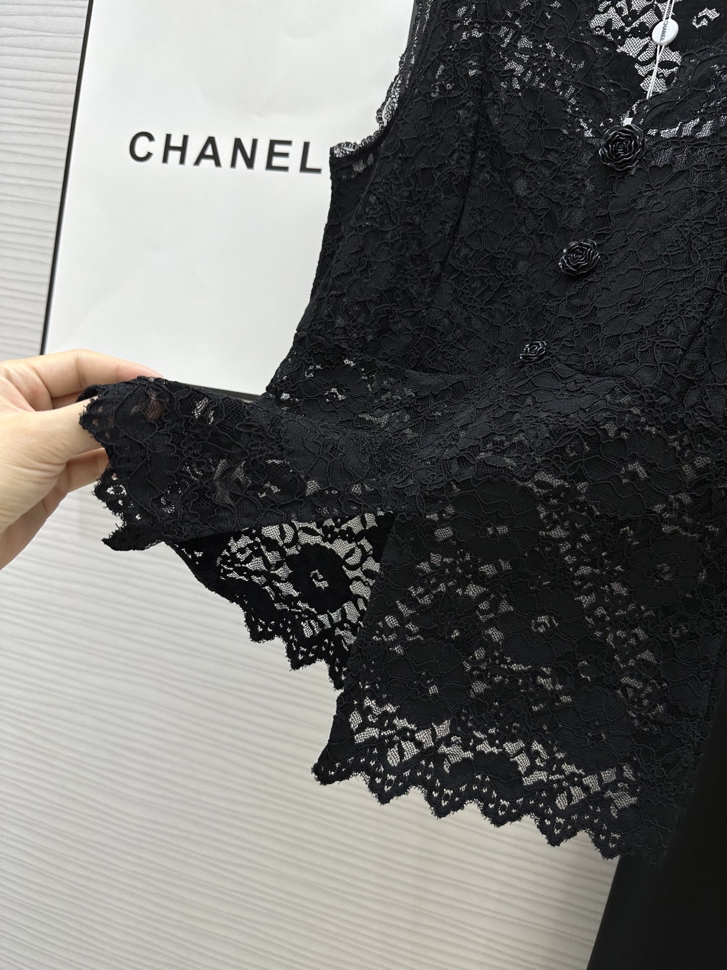 #Chane♡超级爆款 蕾丝背心 定制高弹蕾丝刺绣🪡手感柔软舒适 从内而外的精致感 v领完美修饰脖颈部线