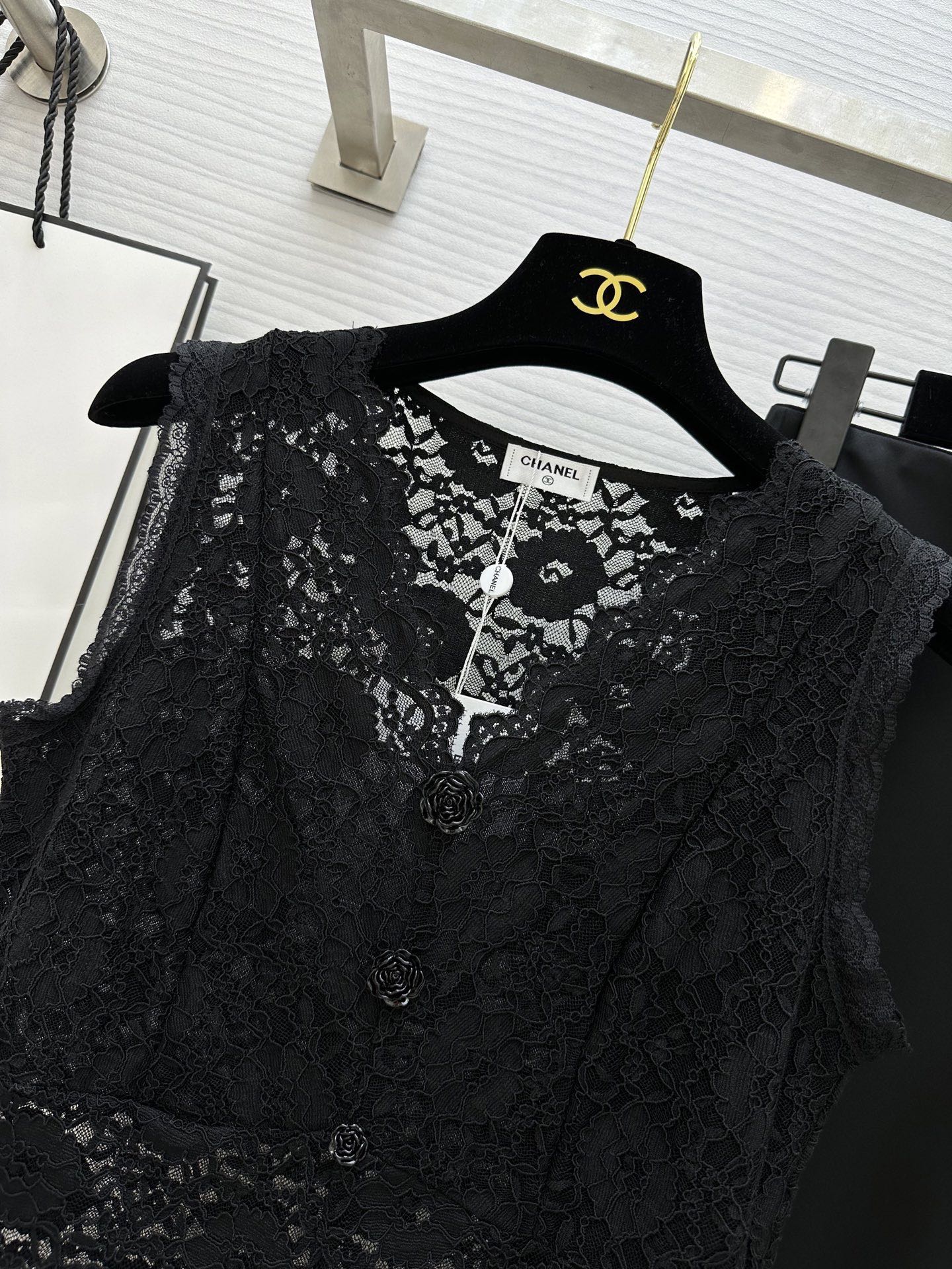 #Chane♡超级爆款 蕾丝背心 定制高弹蕾丝刺绣🪡手感柔软舒适 从内而外的精致感 v领完美修饰脖颈部线