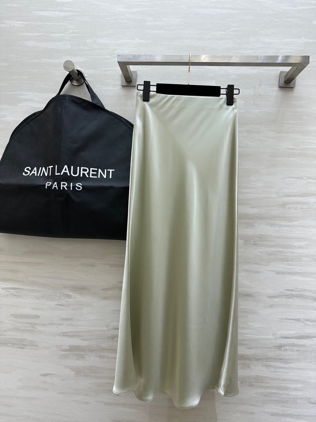 强烈推荐 超级(๑>◡<๑)爆炸款 Saint Lauren♡²⁶新品 走路带风 自带坠感 醋酸长款半裙