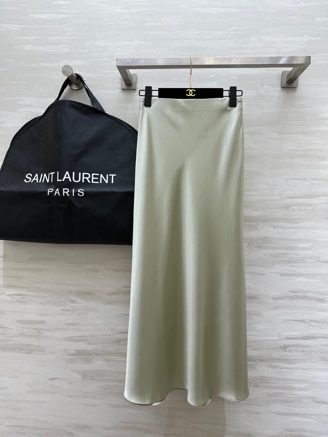 强烈推荐 超级(๑>◡<๑)爆炸款 Saint Lauren♡²⁶新品 走路带风 自带坠感 醋酸长款半裙