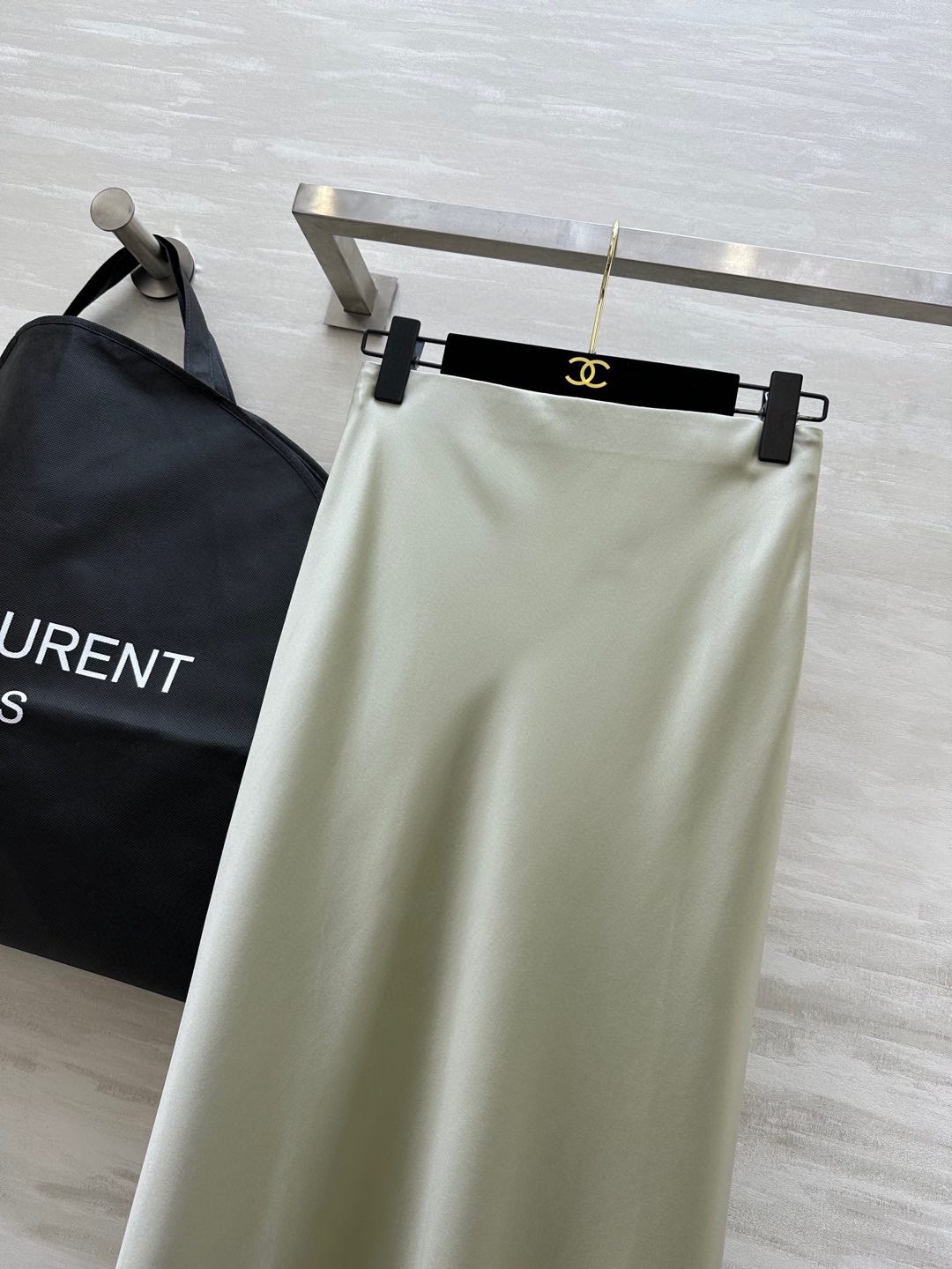 强烈推荐 超级(๑>◡<๑)爆炸款 Saint Lauren♡²⁶新品 走路带风 自带坠感 醋酸长款半裙