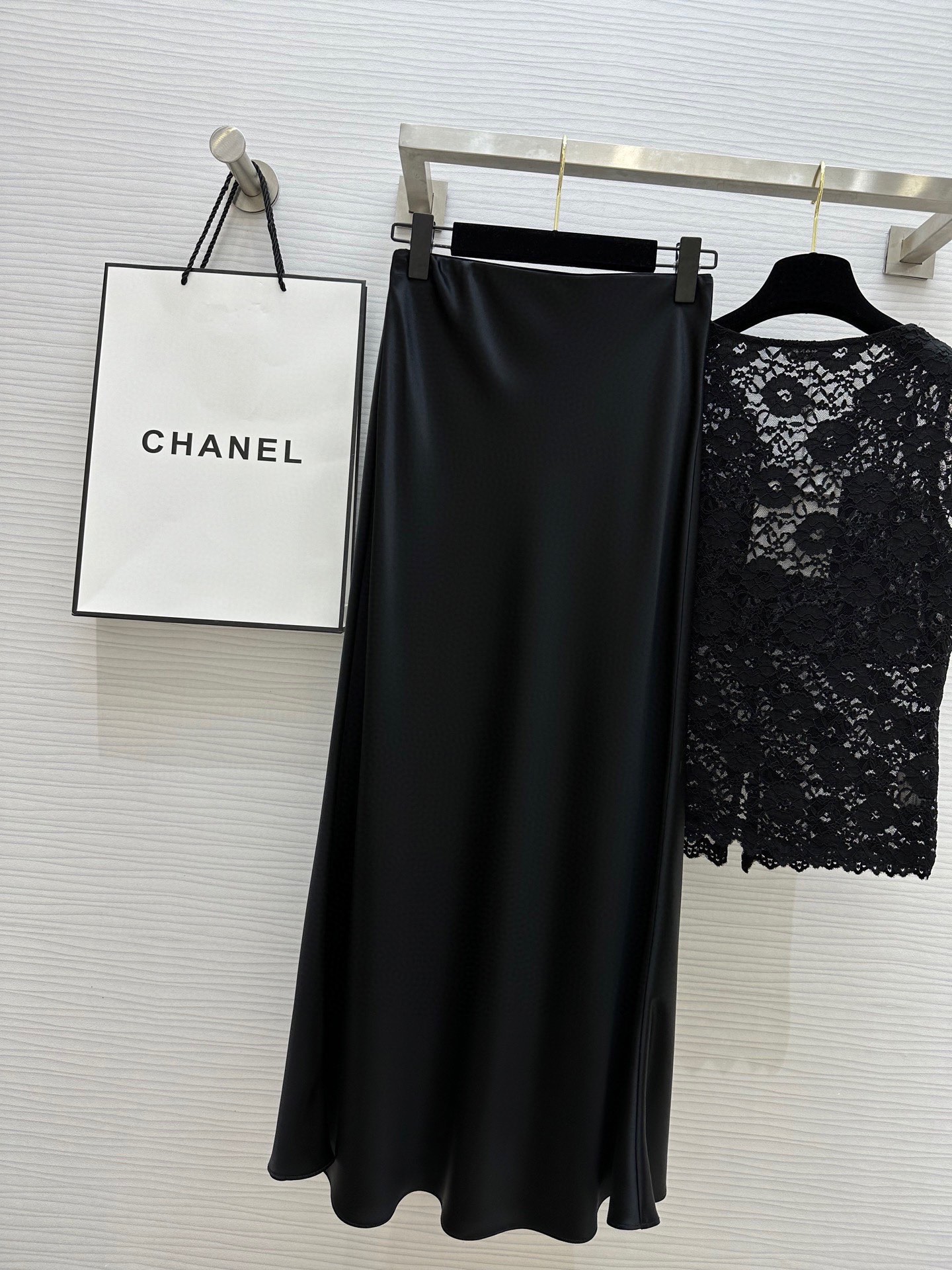 强烈推荐 超级(๑>◡<๑)爆炸款 Saint Lauren♡²⁶新品 走路带风 自带坠感 醋酸长款半裙