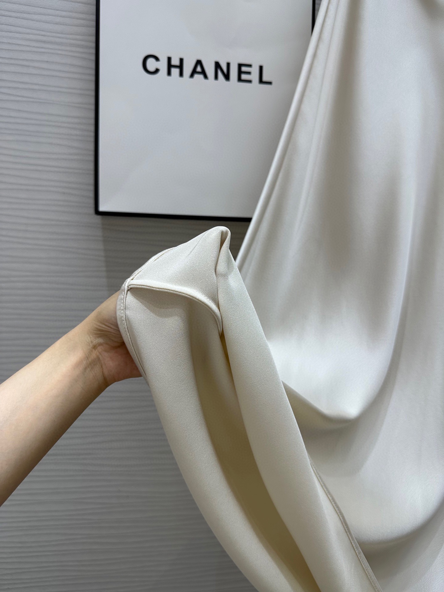 强烈推荐 超级(๑>◡<๑)爆炸款 Saint Lauren♡²⁶新品 走路带风 自带坠感 醋酸长款半裙