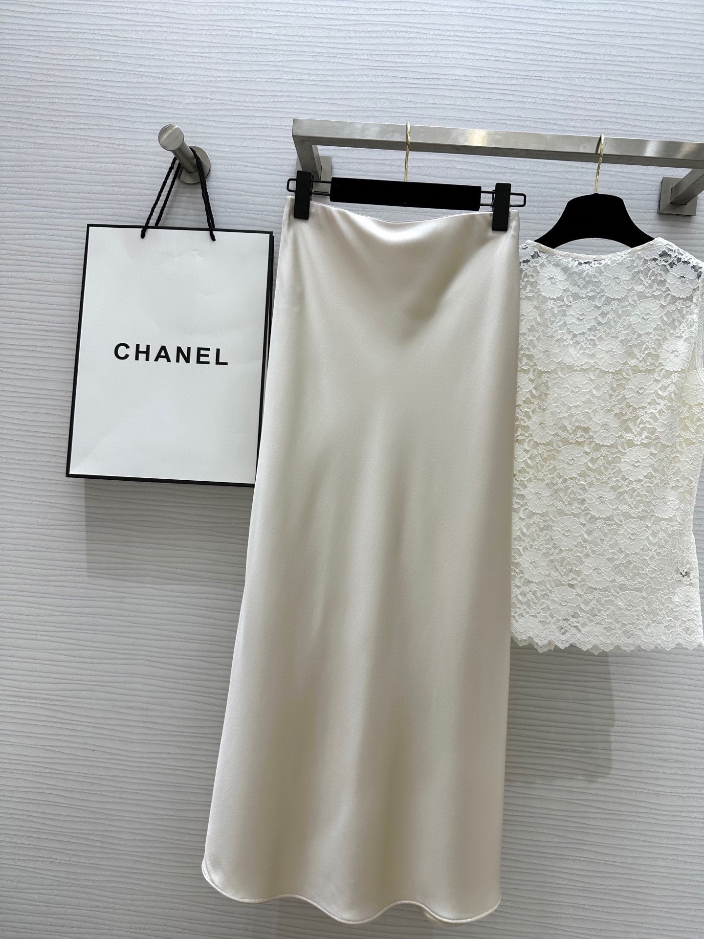 强烈推荐 超级(๑>◡<๑)爆炸款 Saint Lauren♡²⁶新品 走路带风 自带坠感 醋酸长款半裙