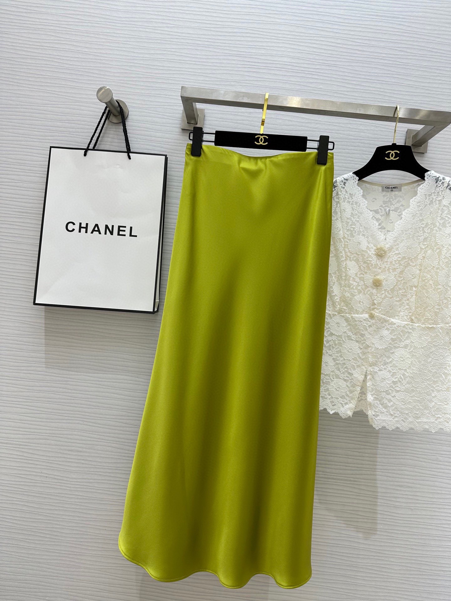 强烈推荐 超级(๑>◡<๑)爆炸款 Saint Lauren♡²⁶新品 走路带风 自带坠感 醋酸长款半裙