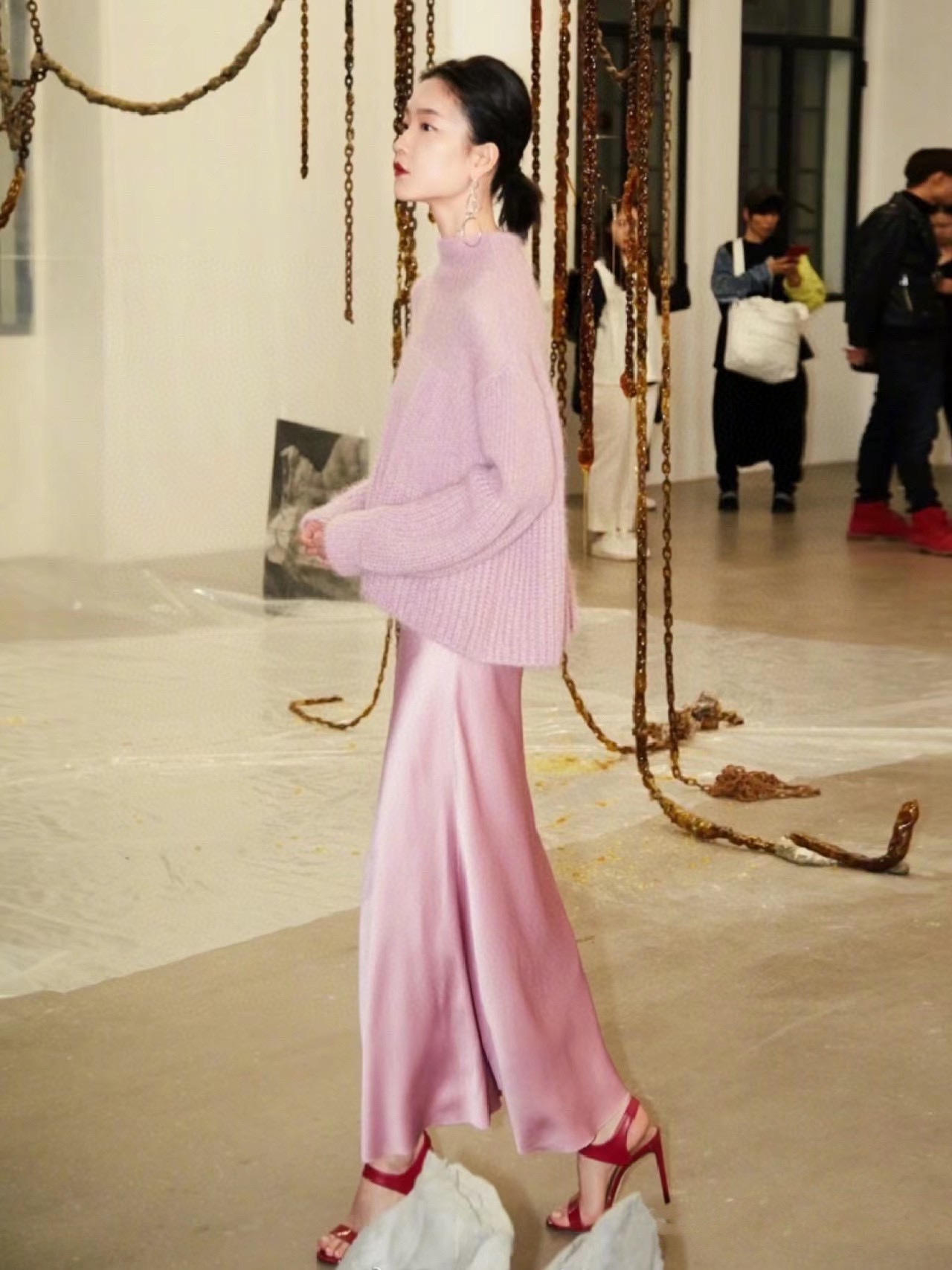 强烈推荐 超级(๑>◡<๑)爆炸款 Saint Lauren♡²⁶新品 走路带风 自带坠感 醋酸长款半裙