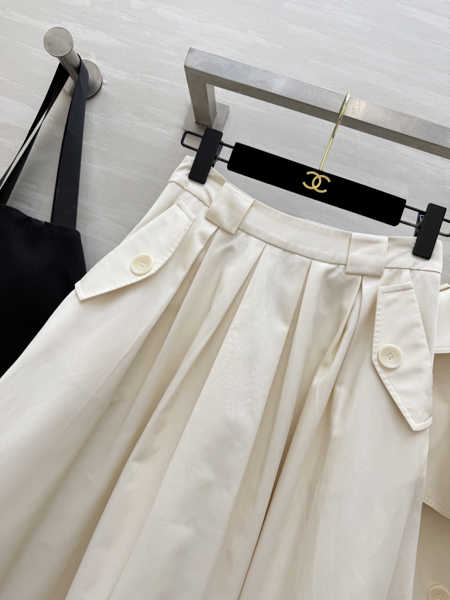 #ysl²⁶新款 极简高级感天花板 风衣套装裙 经典双排扣+大翻领设计 自带气场又不失温柔 高腰半裙藏肉