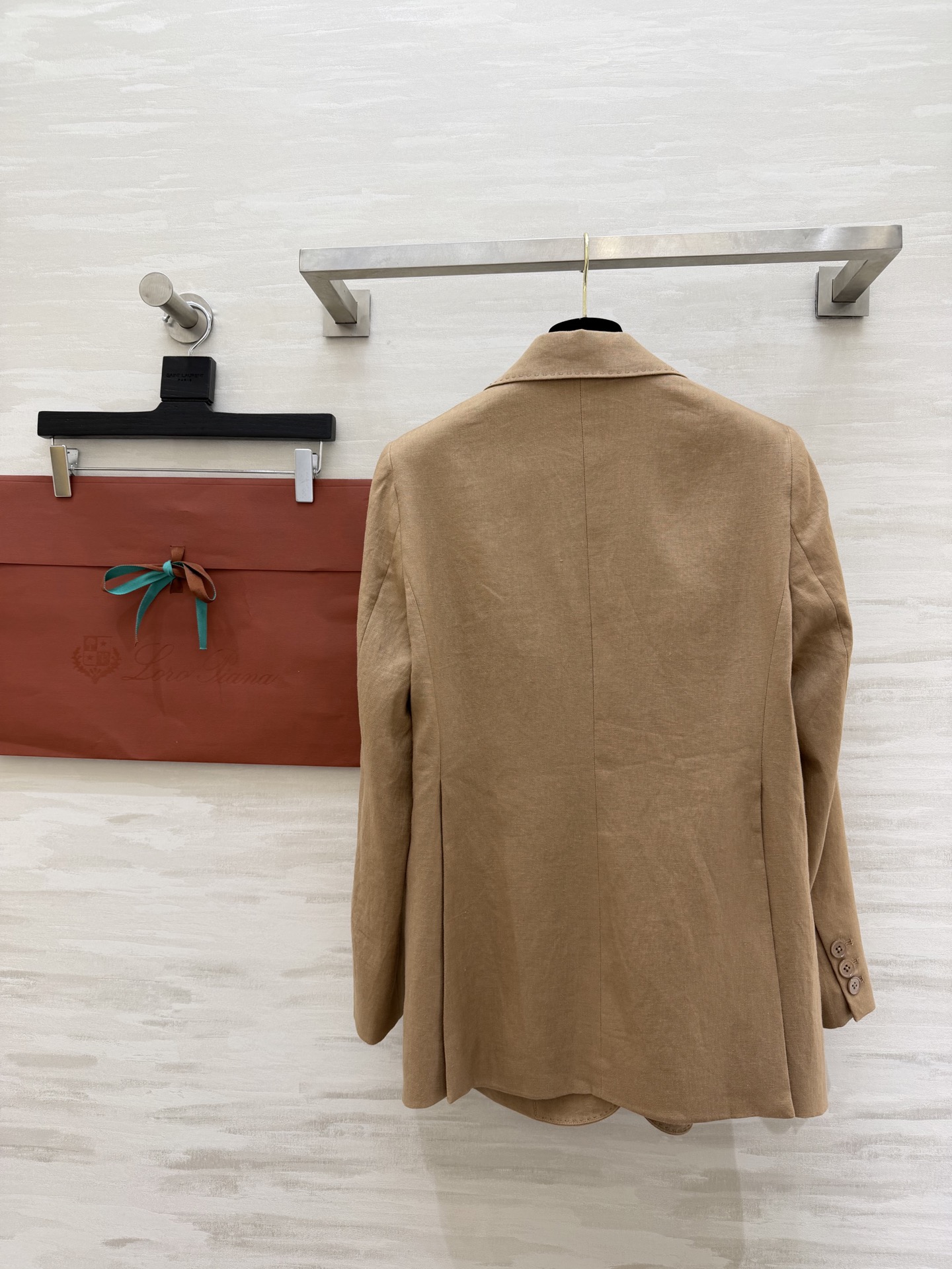 Loro Piana²⁶ 亚麻西装✨白/驼双色可选 天然亚麻肌理 透气又垂顺 利落剪裁+大口袋设计 松弛