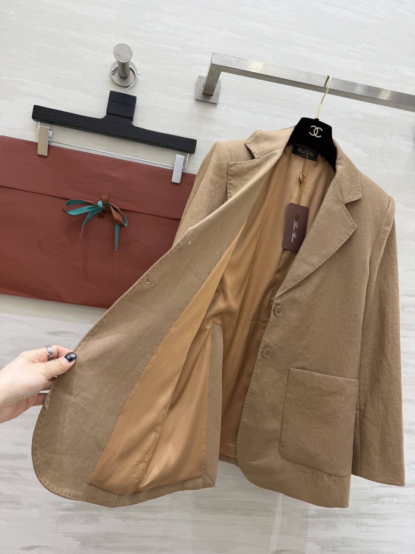 Loro Piana²⁶ 亚麻西装✨白/驼双色可选 天然亚麻肌理 透气又垂顺 利落剪裁+大口袋设计 松弛