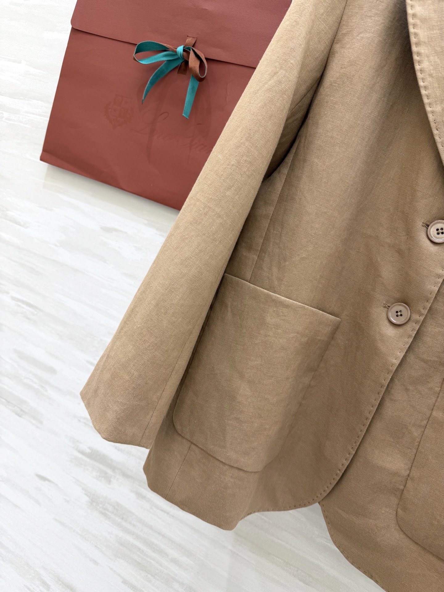 Loro Piana²⁶ 亚麻西装✨白/驼双色可选 天然亚麻肌理 透气又垂顺 利落剪裁+大口袋设计 松弛