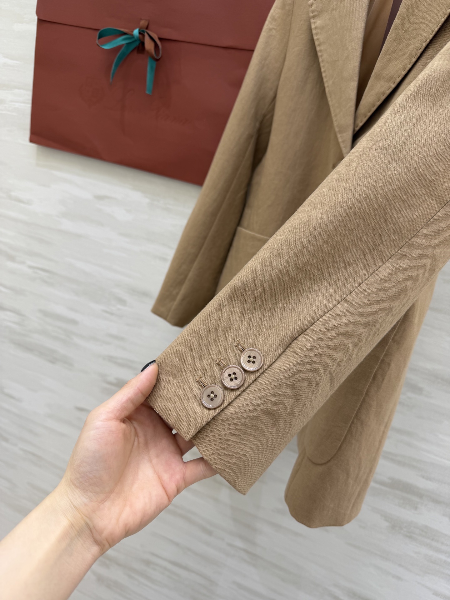 Loro Piana²⁶ 亚麻西装✨白/驼双色可选 天然亚麻肌理 透气又垂顺 利落剪裁+大口袋设计 松弛