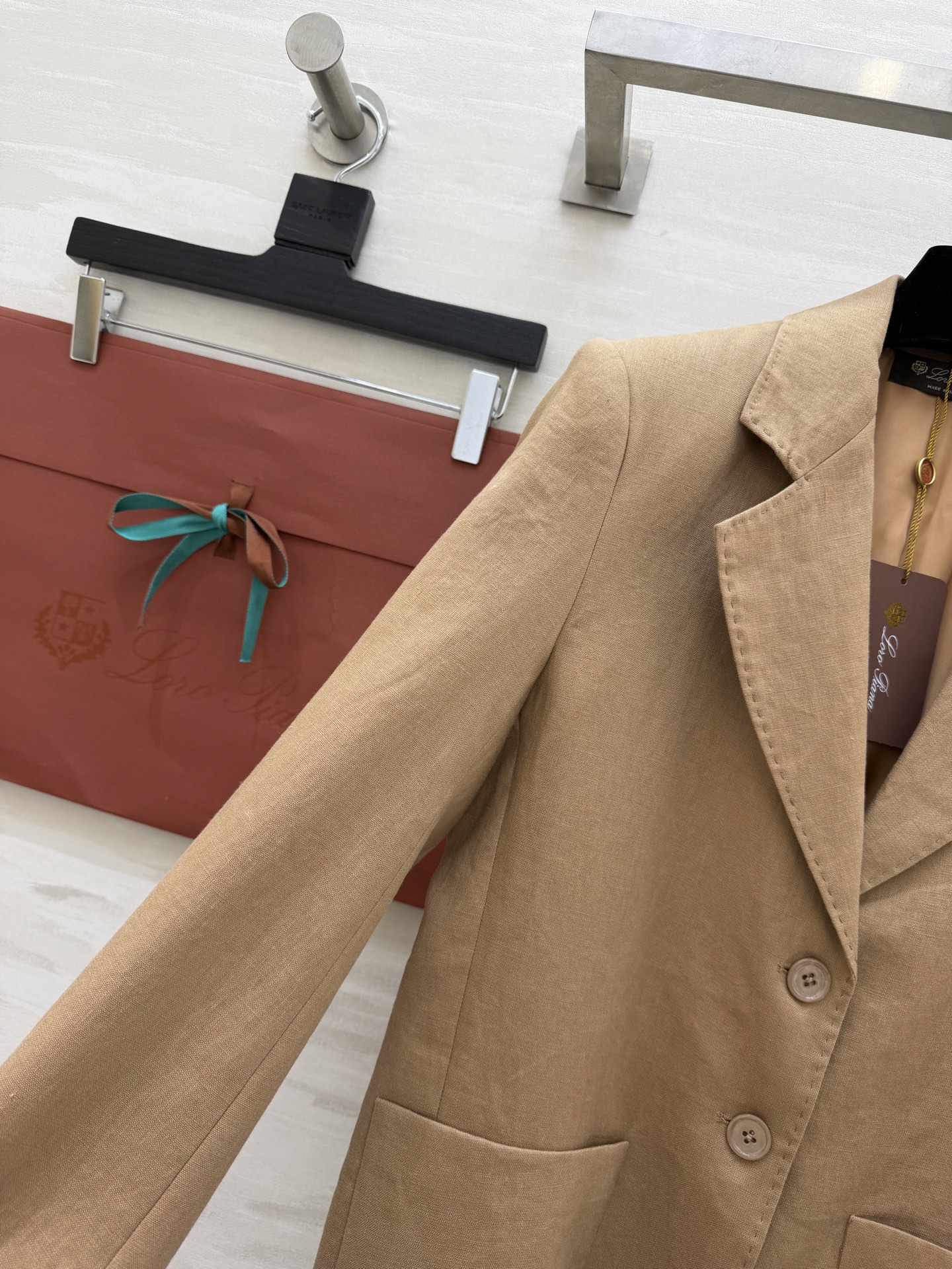 Loro Piana²⁶ 亚麻西装✨白/驼双色可选 天然亚麻肌理 透气又垂顺 利落剪裁+大口袋设计 松弛