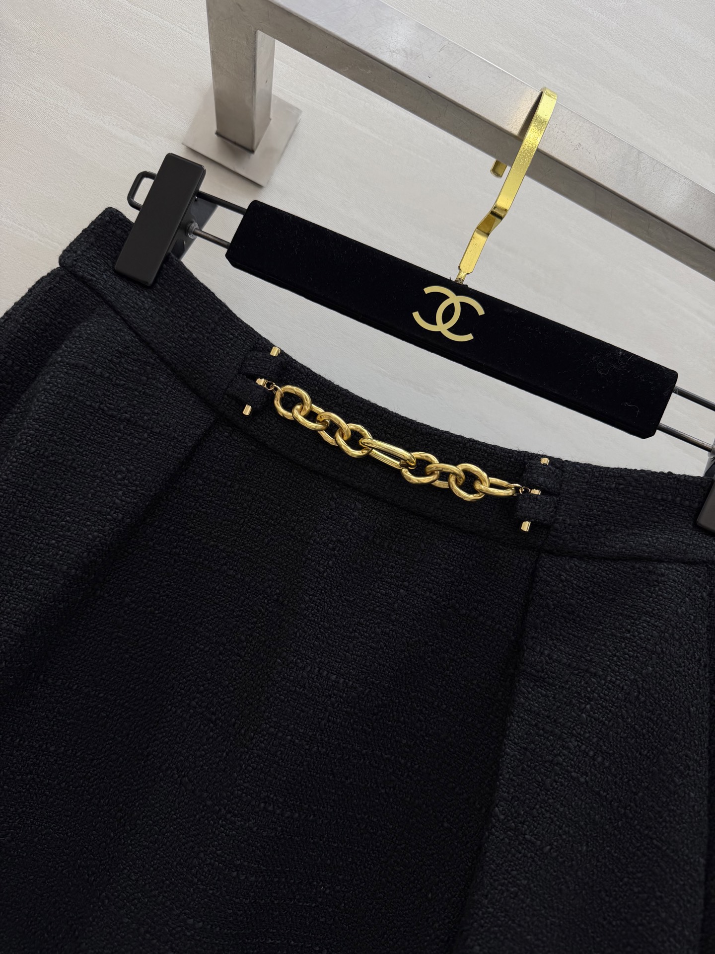 #Balmai♡²⁶财阀千金风 粗花呢系列 黑金配色直接封神！双排金扣+收腰剪裁 把贵气和干练焊在身上 