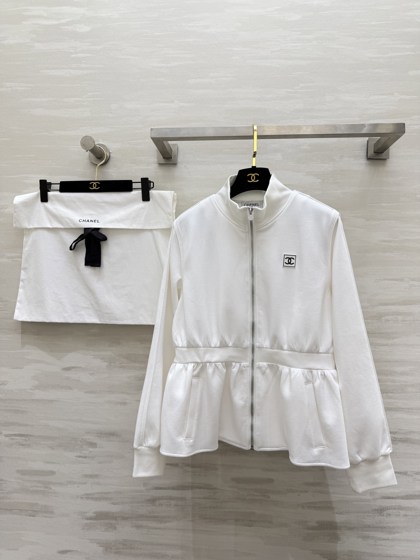 #Chane♡²⁶小立领收腰外套 太戳我了✨立领设计 腰部荷叶边收腰甜酷感拉满 上身显瘦又灵动双C小标低