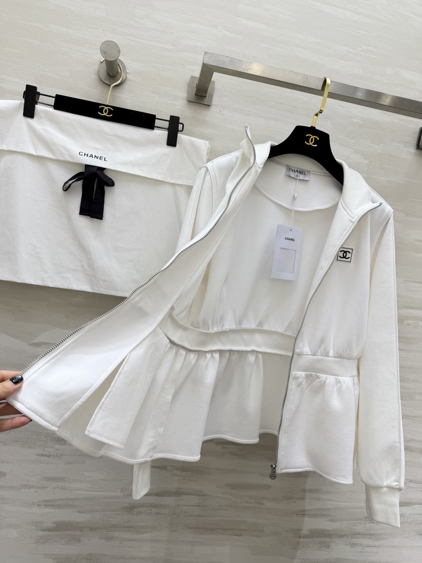 #Chane♡²⁶小立领收腰外套 太戳我了✨立领设计 腰部荷叶边收腰甜酷感拉满 上身显瘦又灵动双C小标低