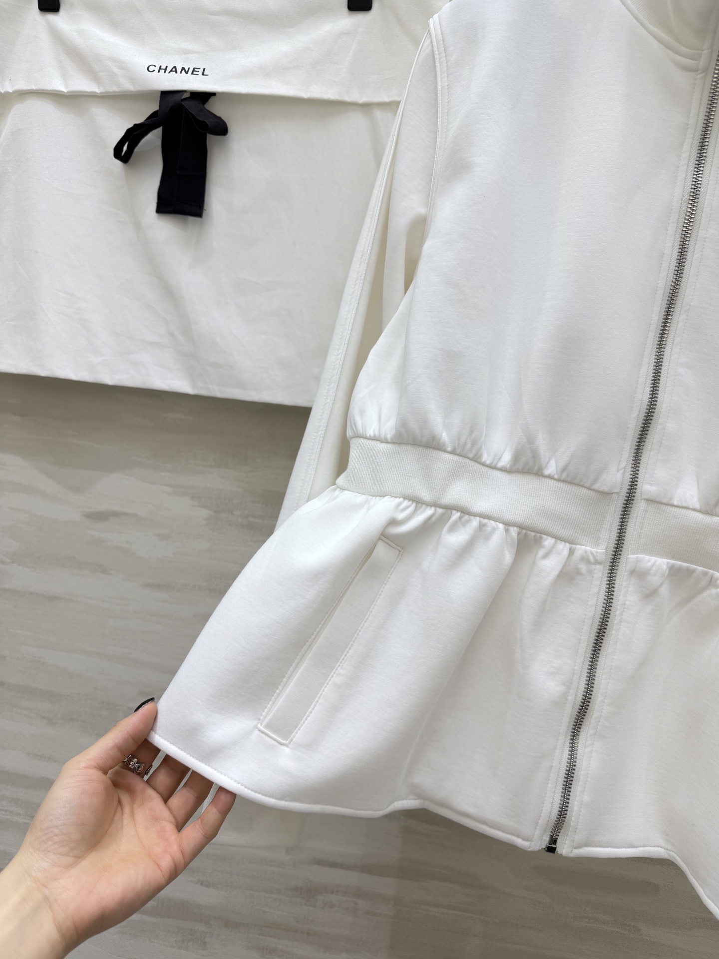 #Chane♡²⁶小立领收腰外套 太戳我了✨立领设计 腰部荷叶边收腰甜酷感拉满 上身显瘦又灵动双C小标低