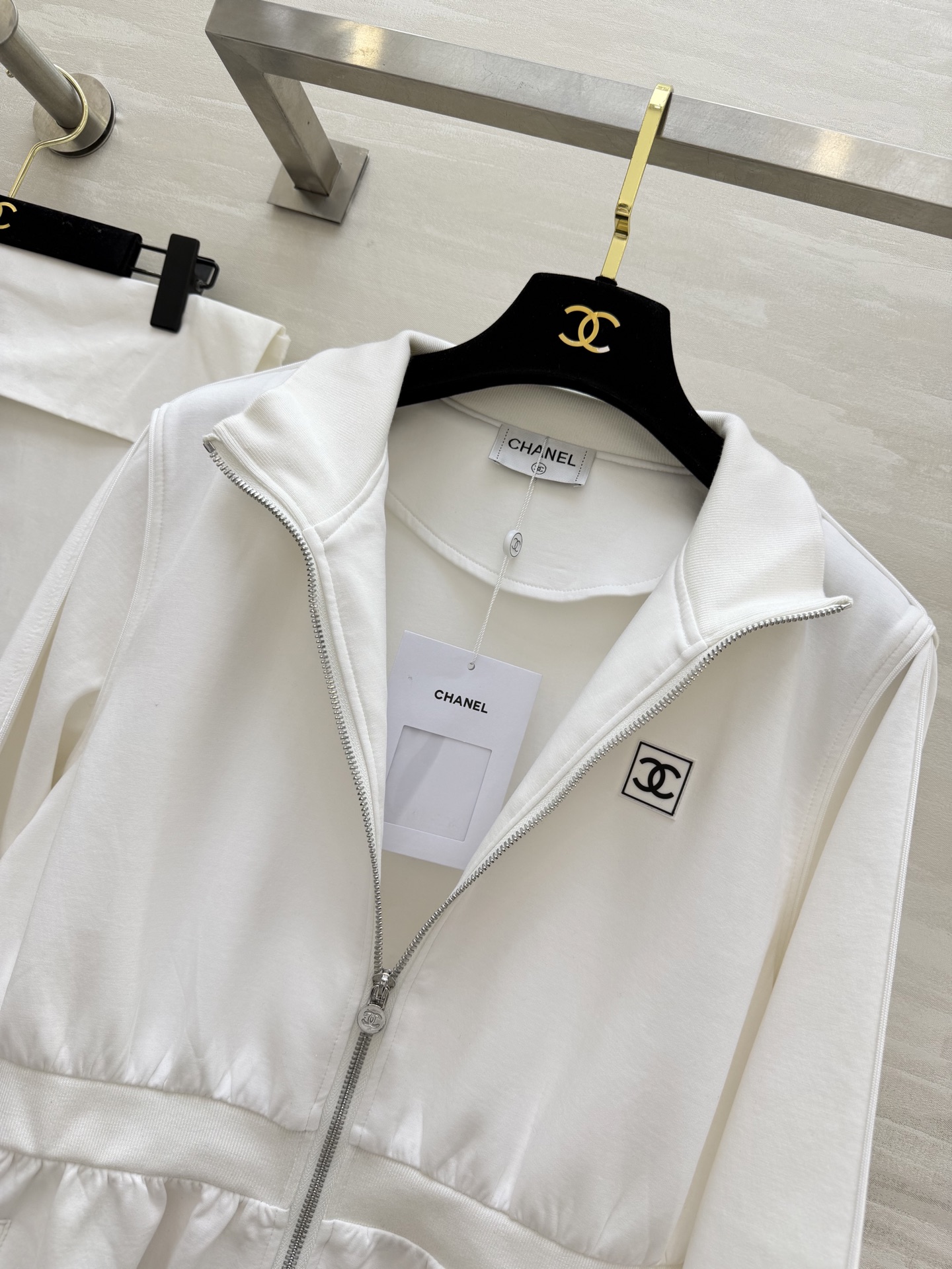 #Chane♡²⁶小立领收腰外套 太戳我了✨立领设计 腰部荷叶边收腰甜酷感拉满 上身显瘦又灵动双C小标低