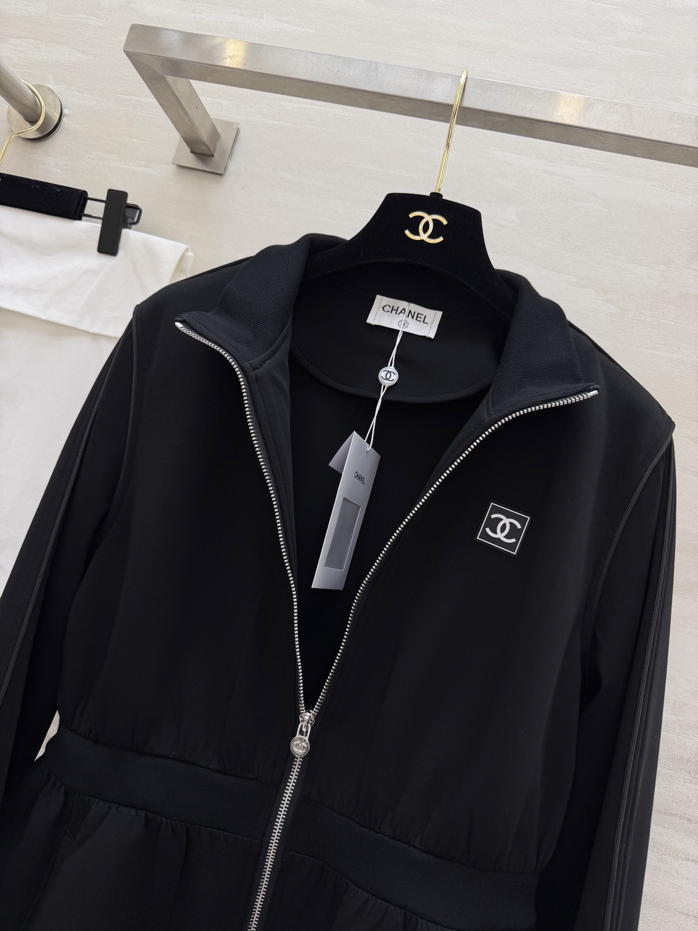 #Chane♡²⁶小立领收腰外套 太戳我了✨立领设计 腰部荷叶边收腰甜酷感拉满 上身显瘦又灵动双C小标低